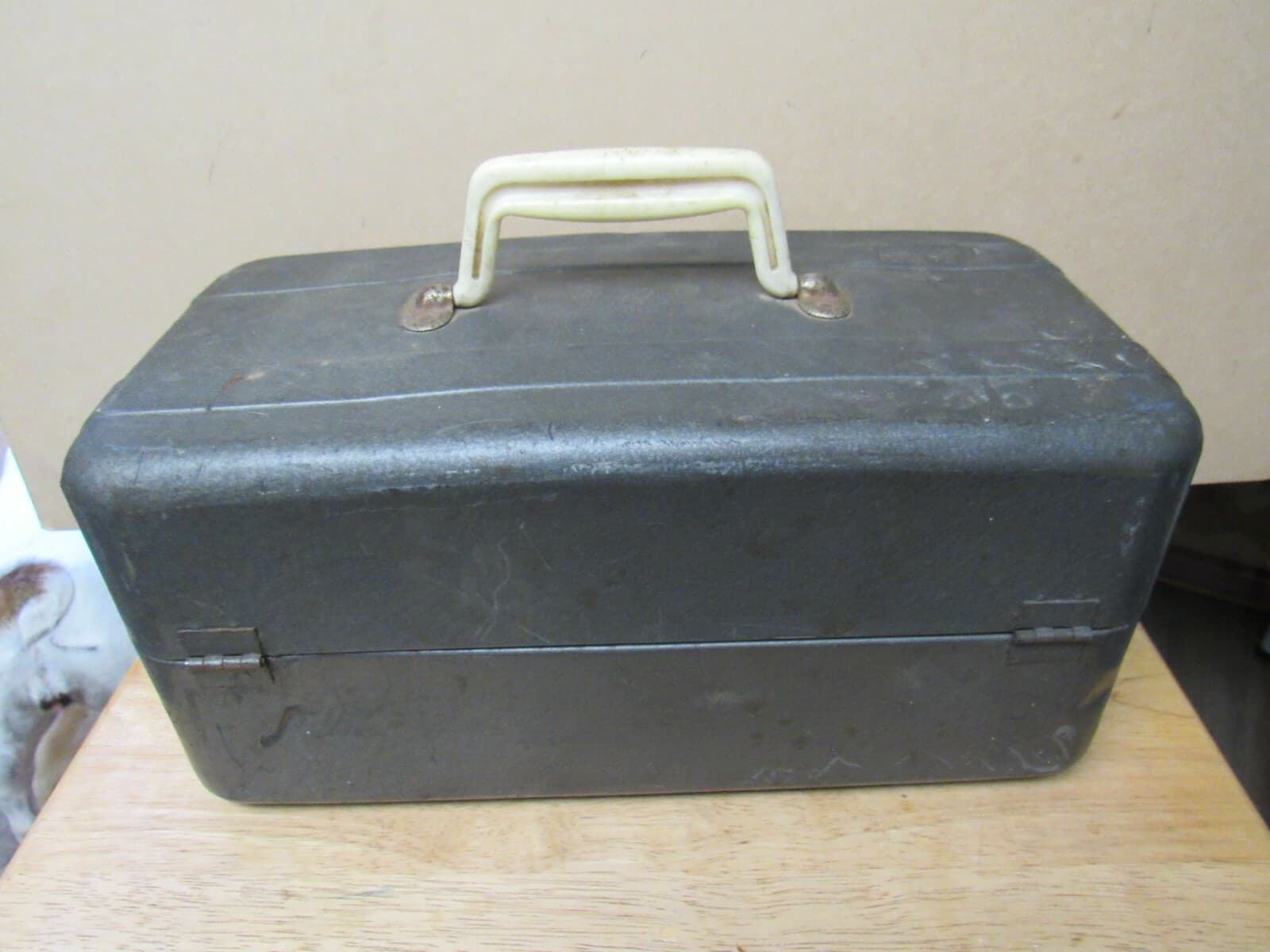 Vintage Union Imperial Model No 8414 Steel 14" Tackle Tool Box w/2 Trays (K) - Thumbnail 6