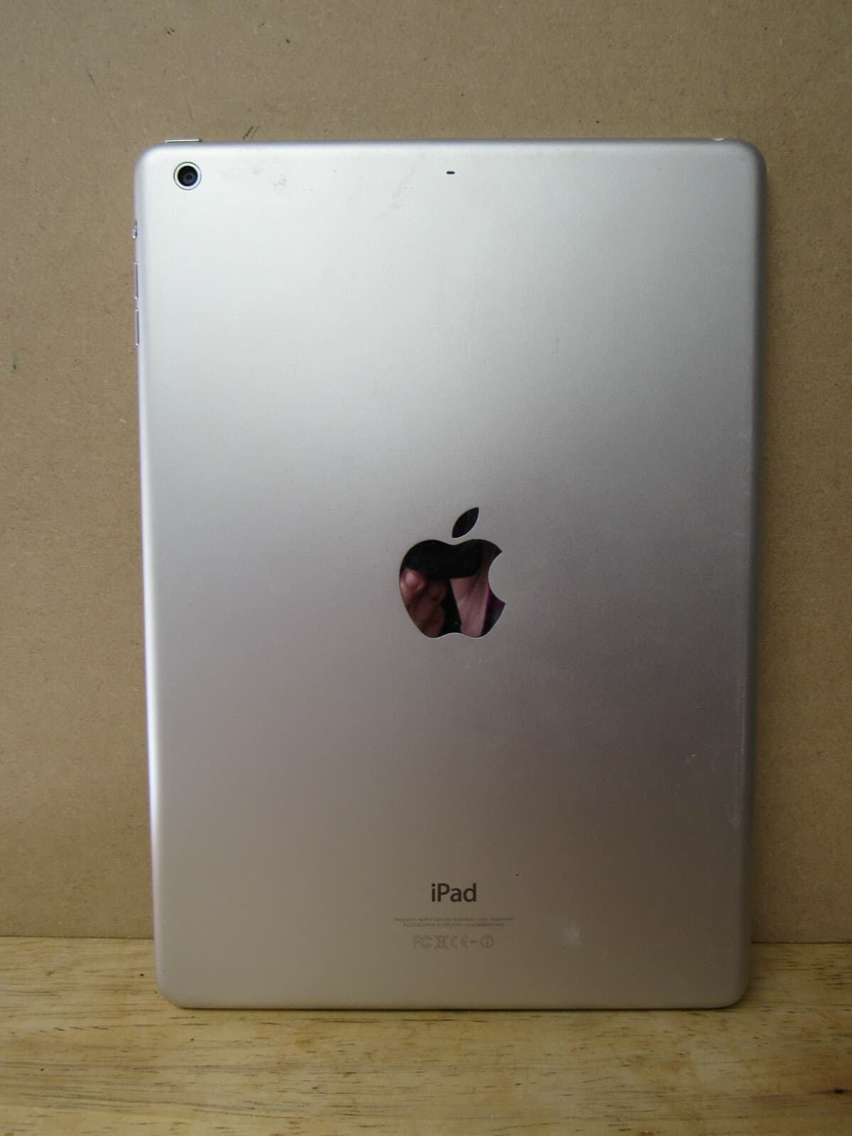 Apple iPad Air WiFi 16gb White / Silver Model A1474 Excellent Condition - Thumbnail 3