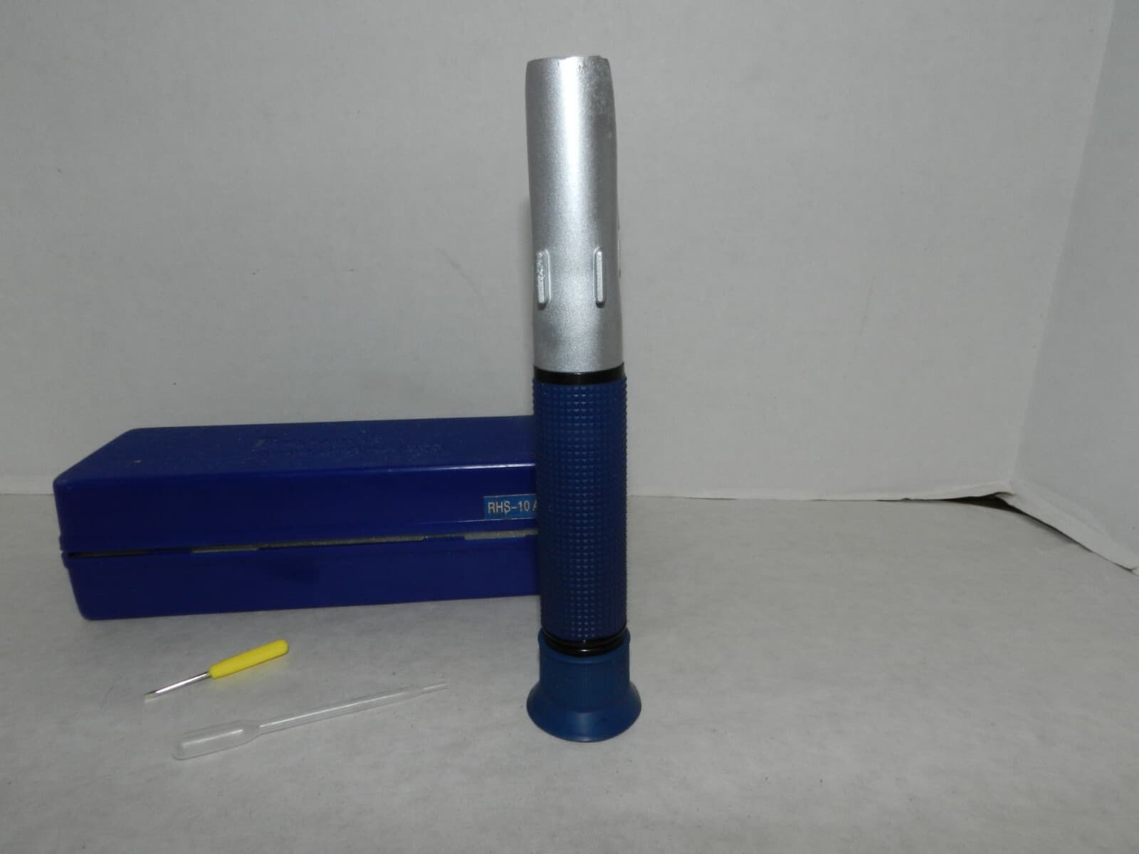 RHS-10ATC Portable Saltwater Refractometer Q6 - Thumbnail 4