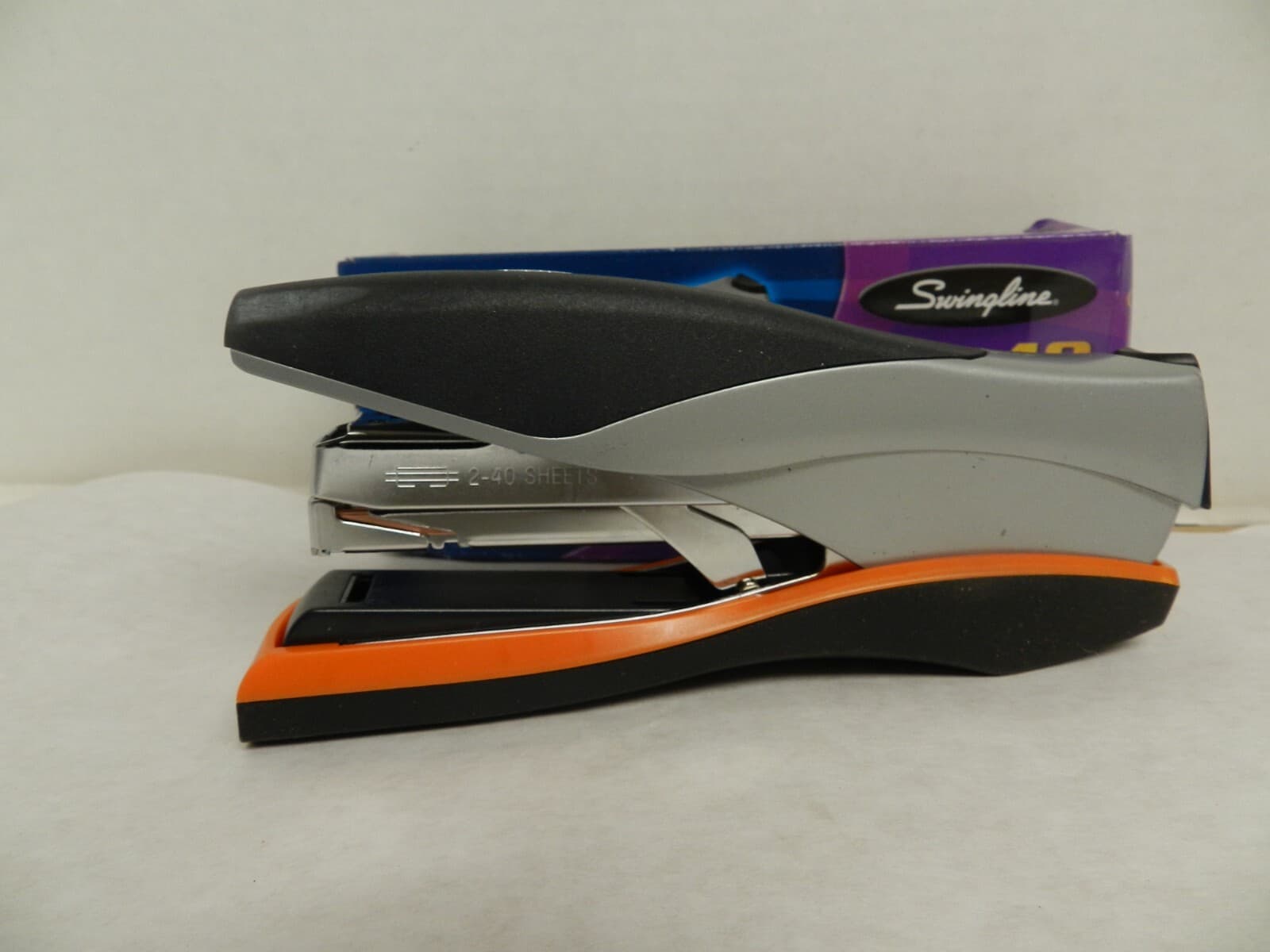 Swingline Optima 40 Compact Stapler, Low Force, 40 Sheets, Black/Silver G59K - Thumbnail 4
