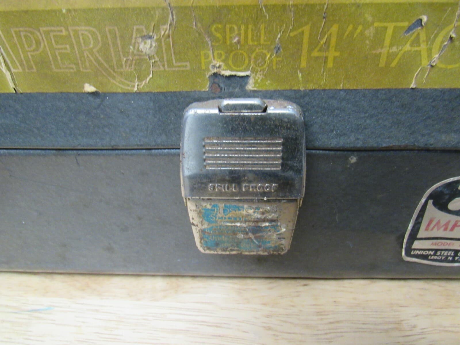 Vintage Union Imperial Model No 8414 Steel 14" Tackle Tool Box w/2 Trays (K) - Thumbnail 4