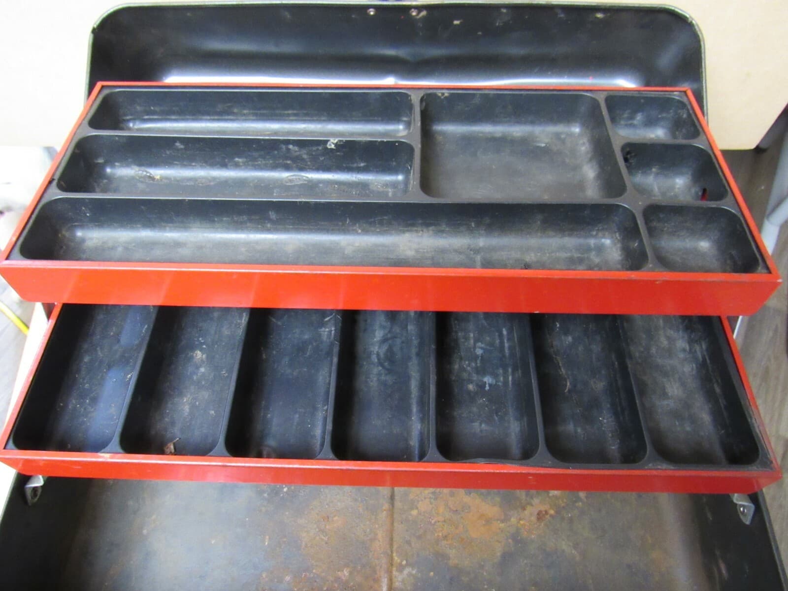 Vintage Union Imperial Model No 8414 Steel 14" Tackle Tool Box w/2 Trays (K) - Thumbnail 10