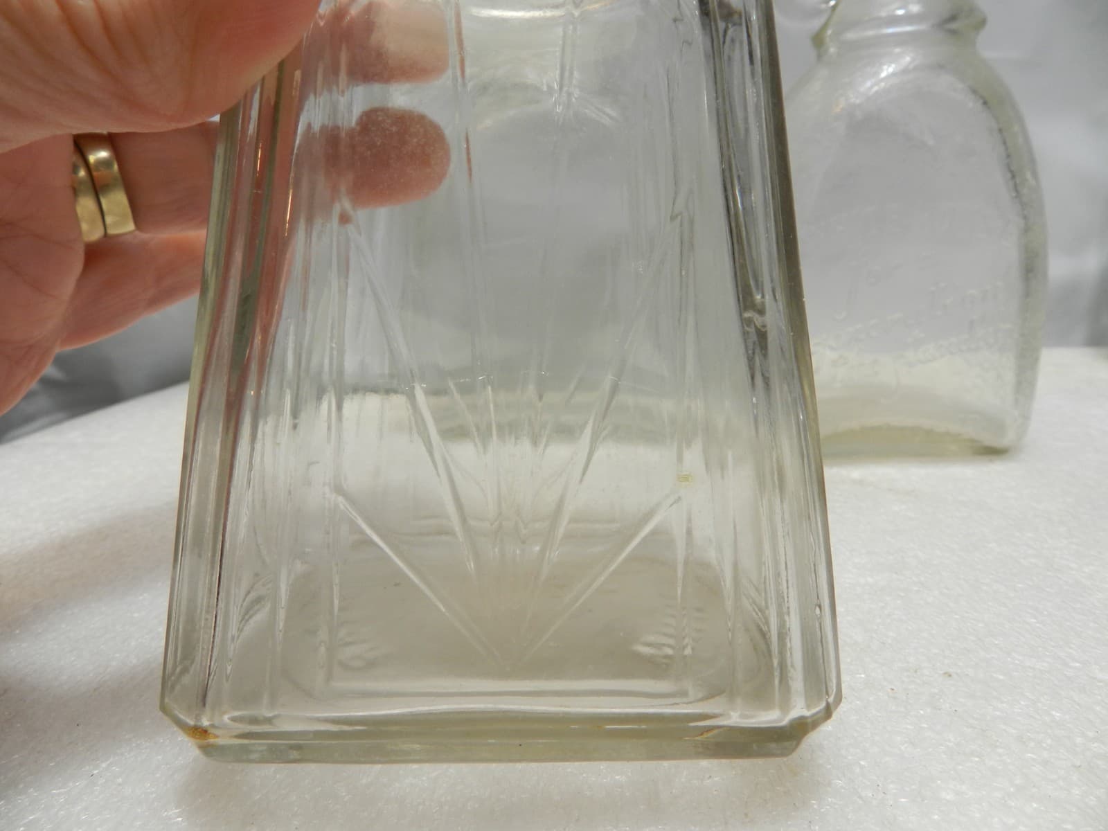 3 WHITE HOUSE VINEGAR Embossed Bottle Crackle Clear Glass Design C62J - Thumbnail 4