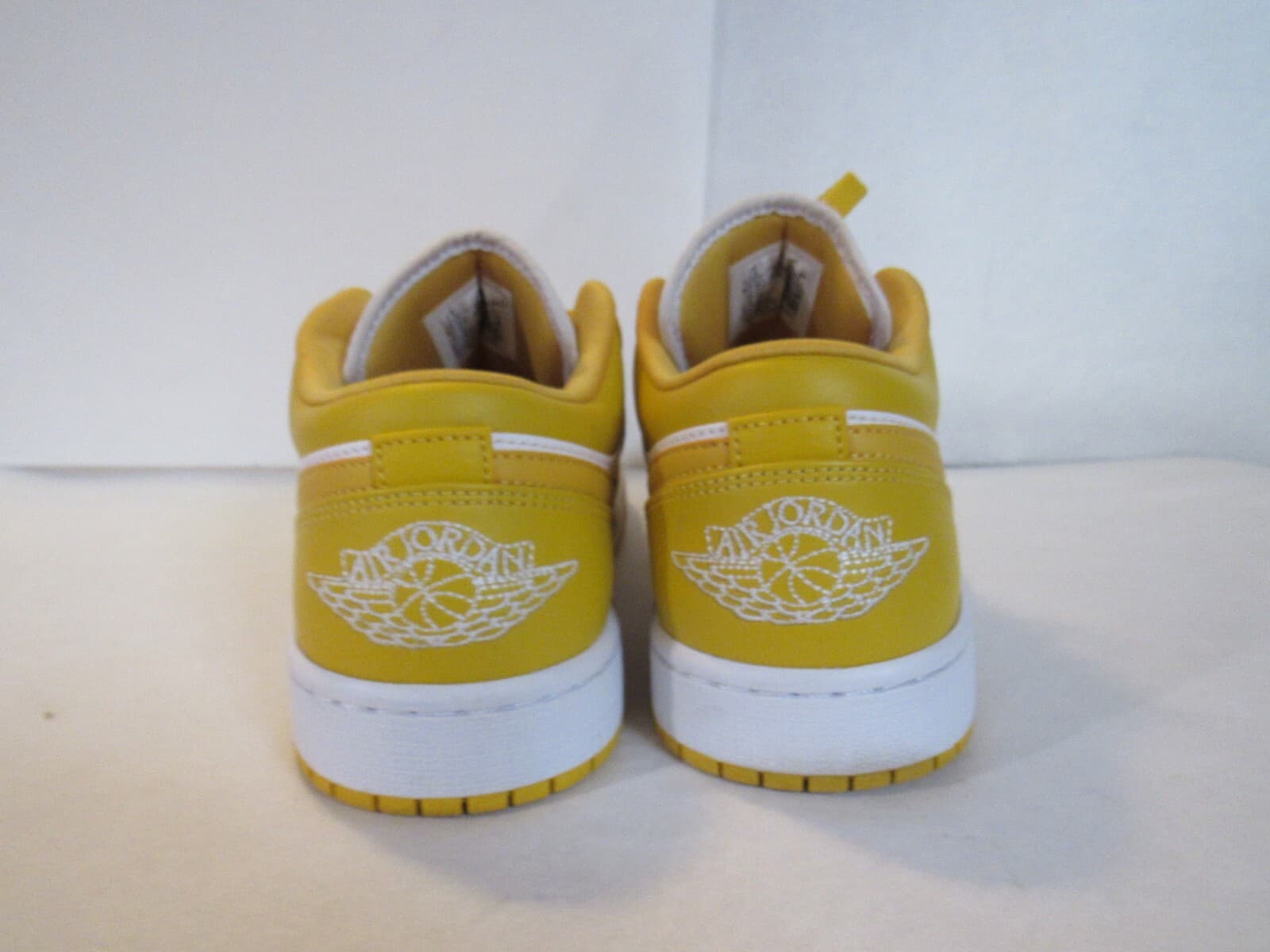 NIKE Air Jordan 1 Low White/Pollen 553558 171 Men's Size 7.5 M (I40J) - Thumbnail 4