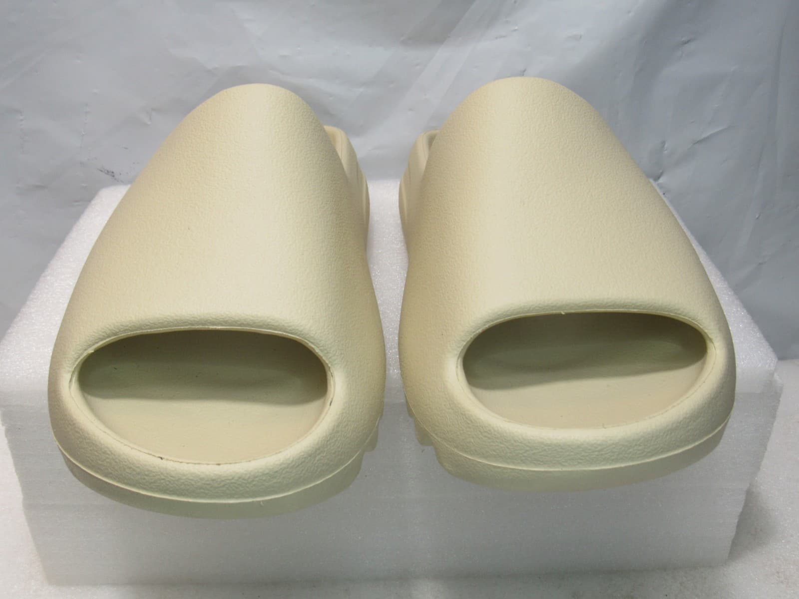 Adidas Mens Yeezy Slides Desert Sand SZ 8 US New (J21K) - Thumbnail 3