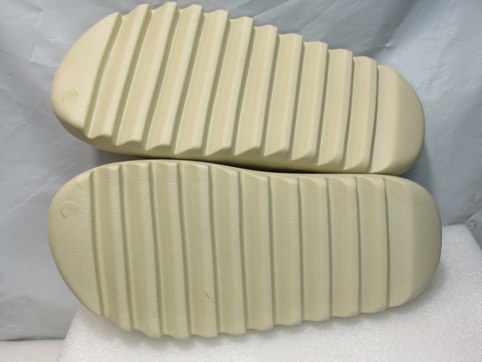 Adidas Mens Yeezy Slides Desert Sand SZ 8 US New (J21K) - Thumbnail 7