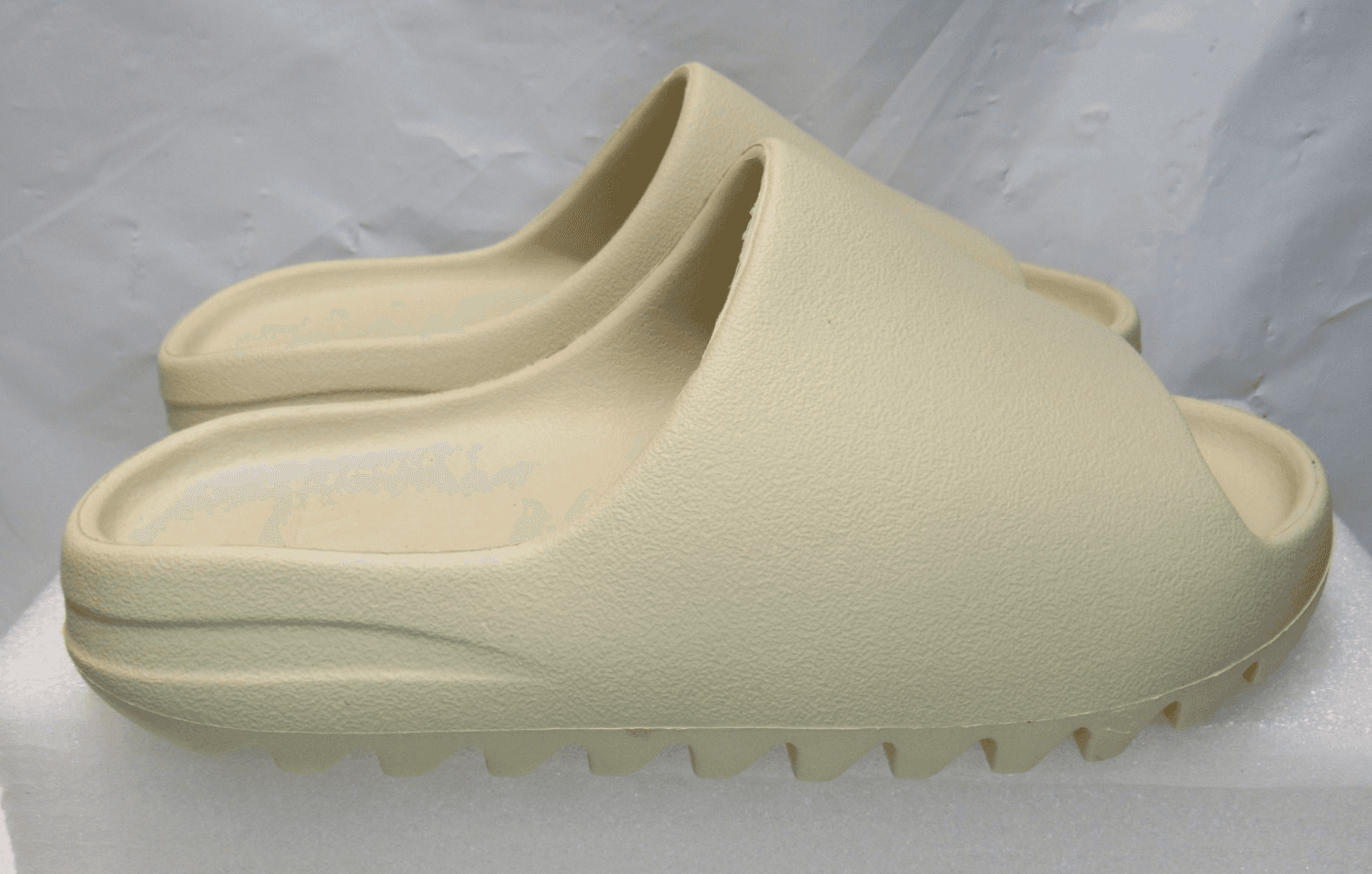 Adidas Mens Yeezy Slides Desert Sand SZ 8 US New (J21K) - Thumbnail 4
