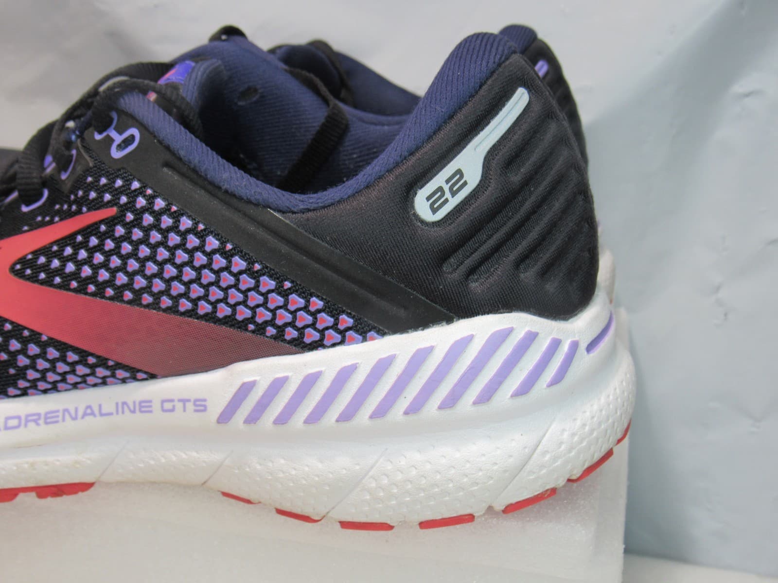 Brooks Women’s Adrenaline 22 Black/Pink Athletic Running Shoes Sz 9.5 US J24K - Thumbnail 3