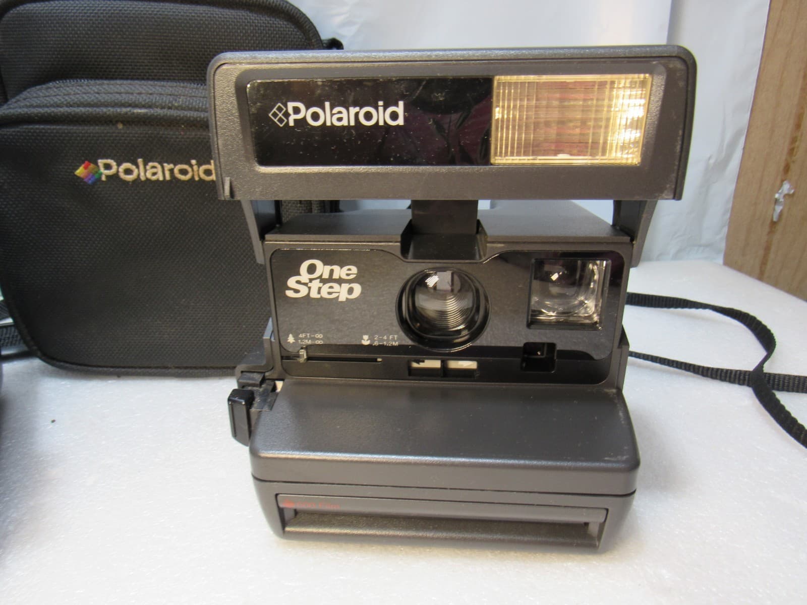 3 Polaroid OneStep Closeup / Land Instant Film Camera W/ Case (W62J) - Thumbnail 9