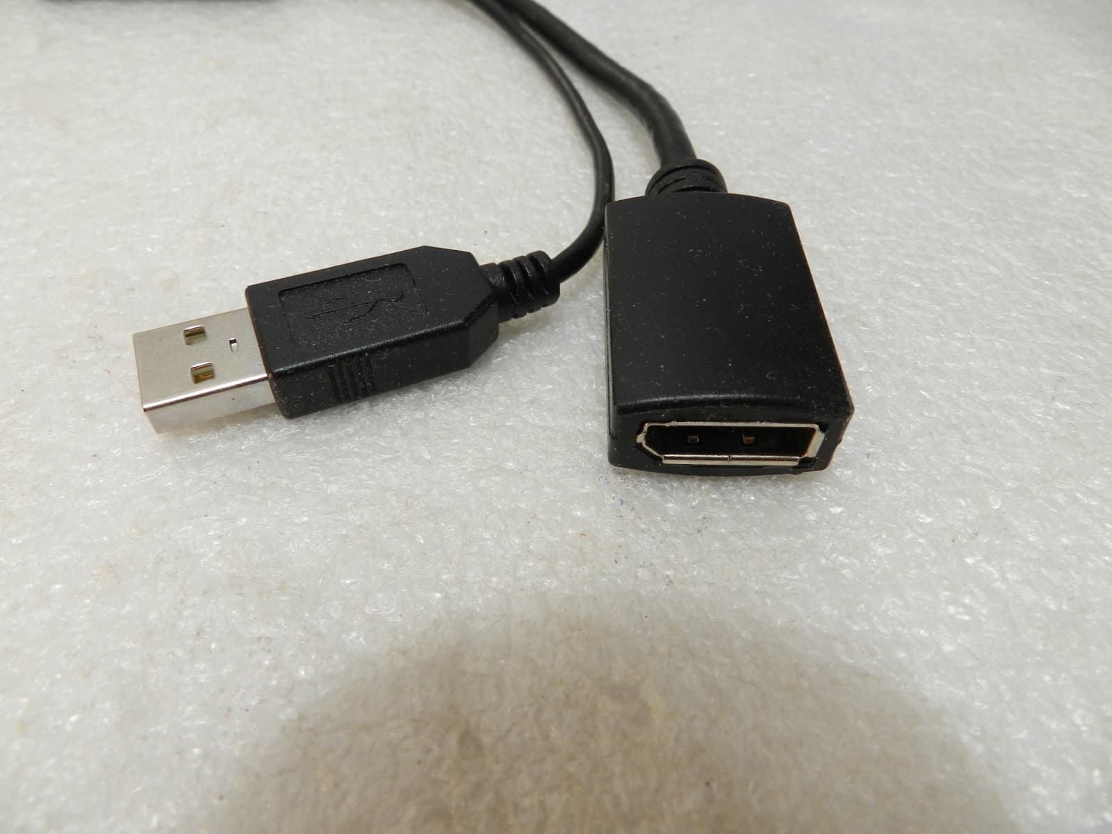 StarTech HDMI To DisplayPort 1.2 Adapter - 4K 30Hz - HD2DP (Y44K) - Thumbnail 3