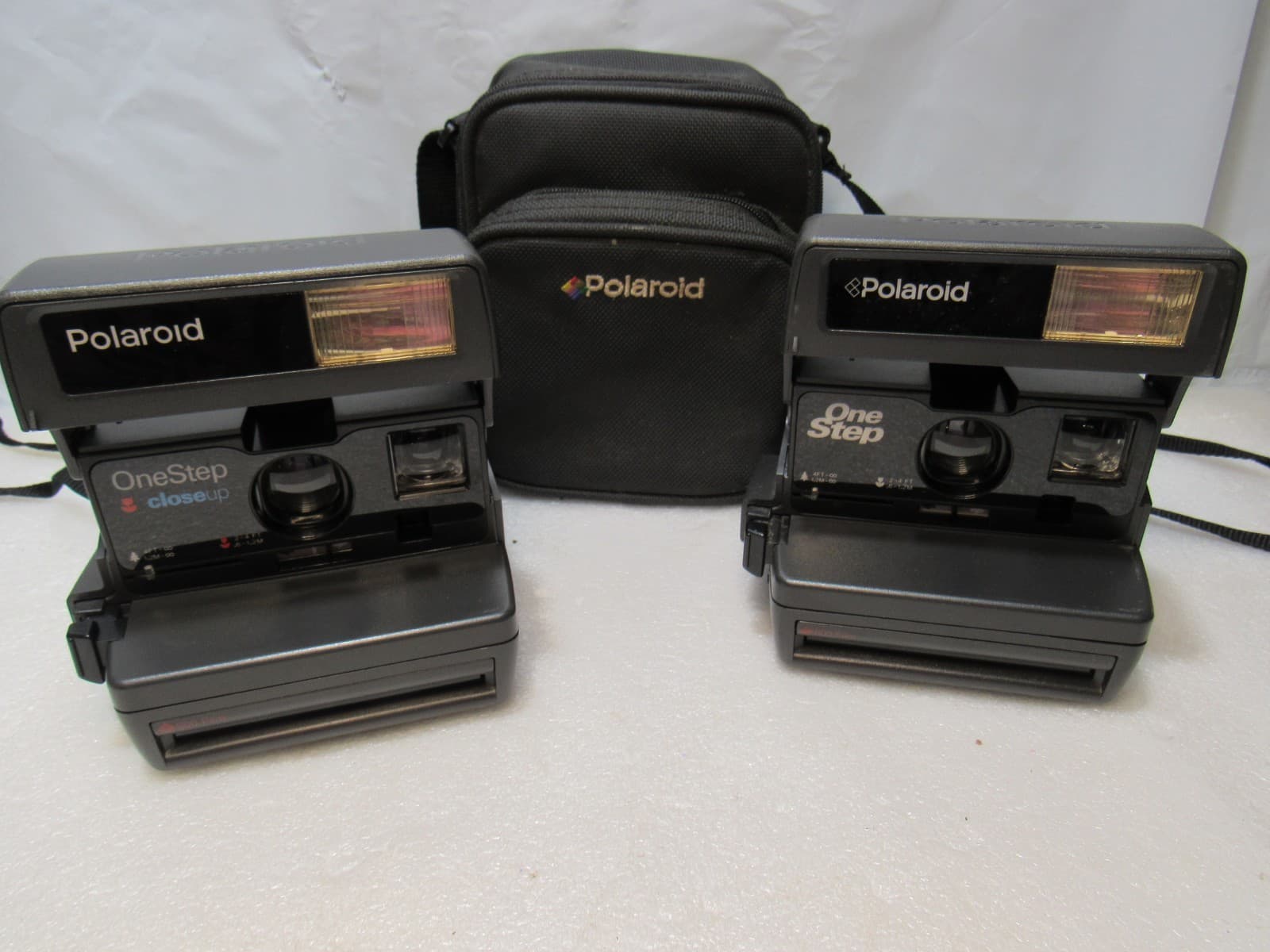 3 Polaroid OneStep Closeup / Land Instant Film Camera W/ Case (W62J) - Thumbnail 6