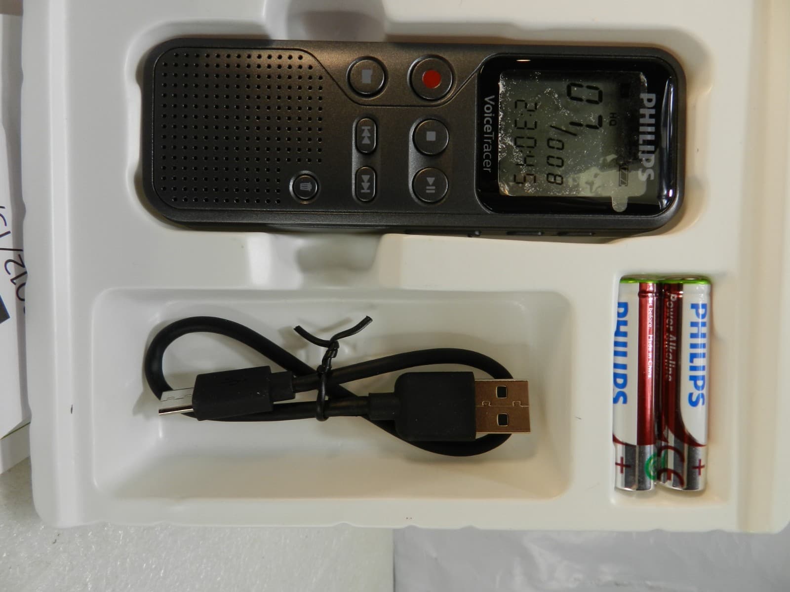 Philips VoiceTracer Audio Recorder Exceptional Recording 8GB Memory DVT1120 Y41K - Thumbnail 3