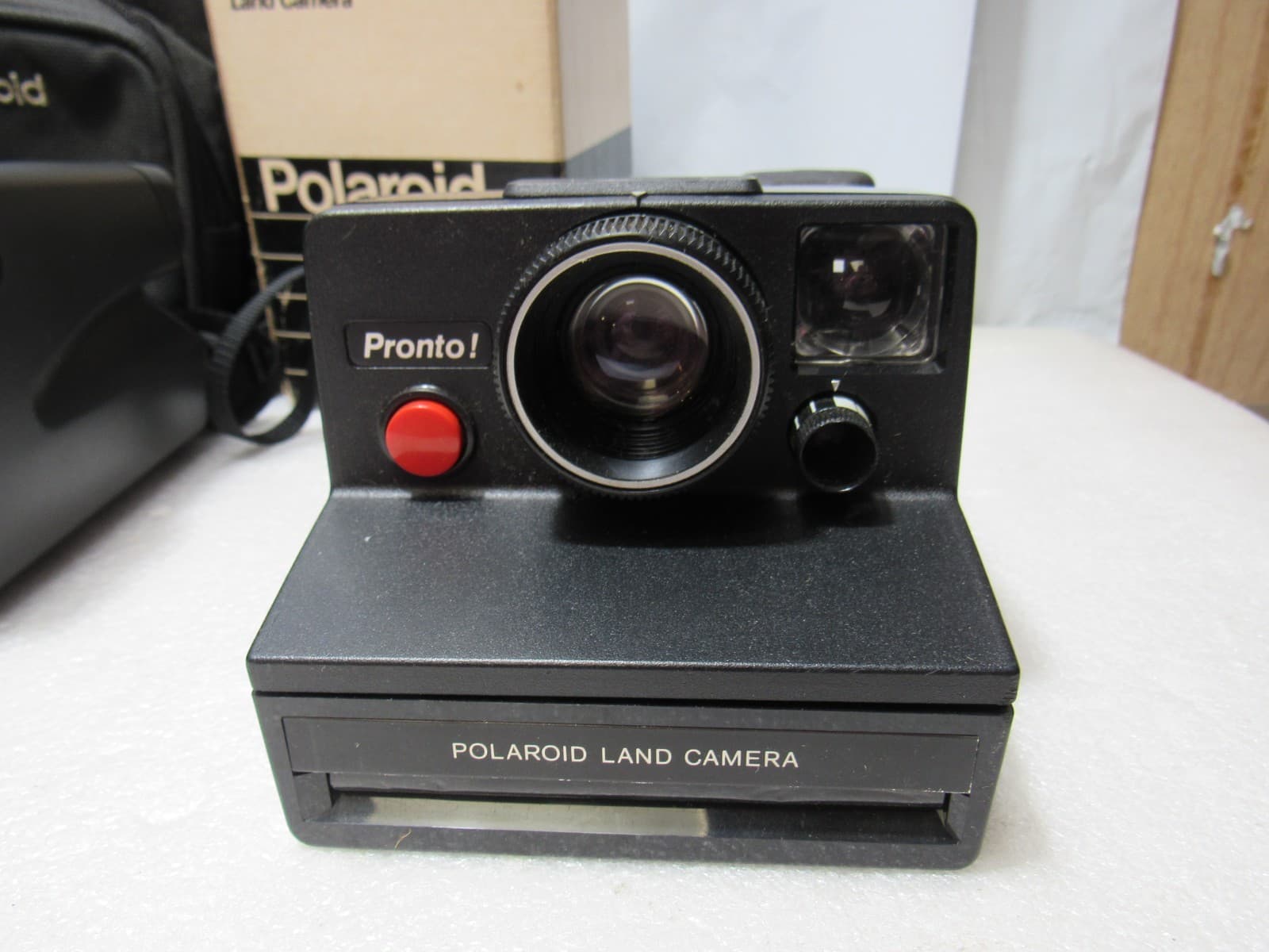 3 Polaroid OneStep Closeup / Land Instant Film Camera W/ Case (W62J) - Thumbnail 2