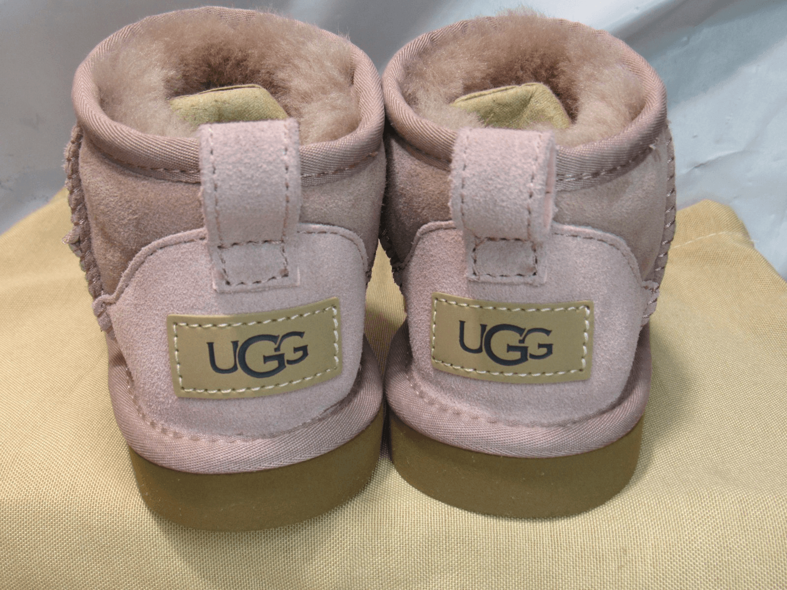UGG Kids' Classic Ultra Mini Boot Authentic Sz 3 US Blush Pink (J22K) - Thumbnail 5