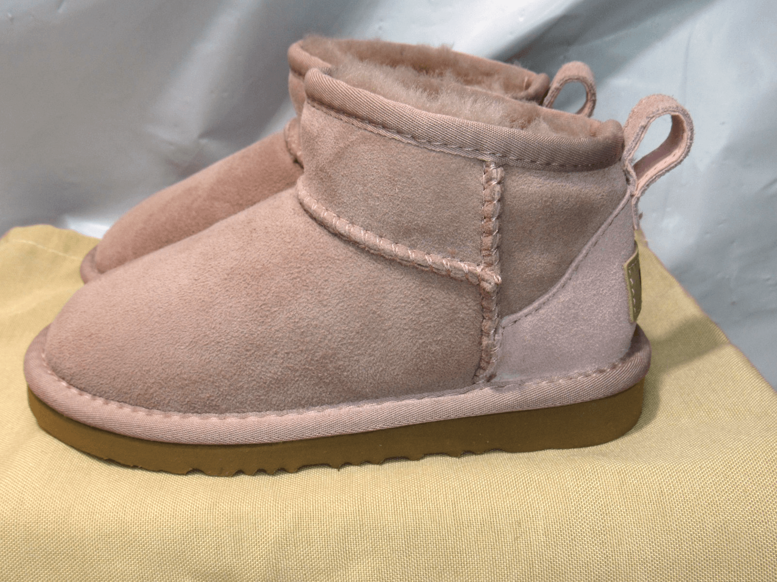 UGG Kids' Classic Ultra Mini Boot Authentic Sz 3 US Blush Pink (J22K) - Thumbnail 2