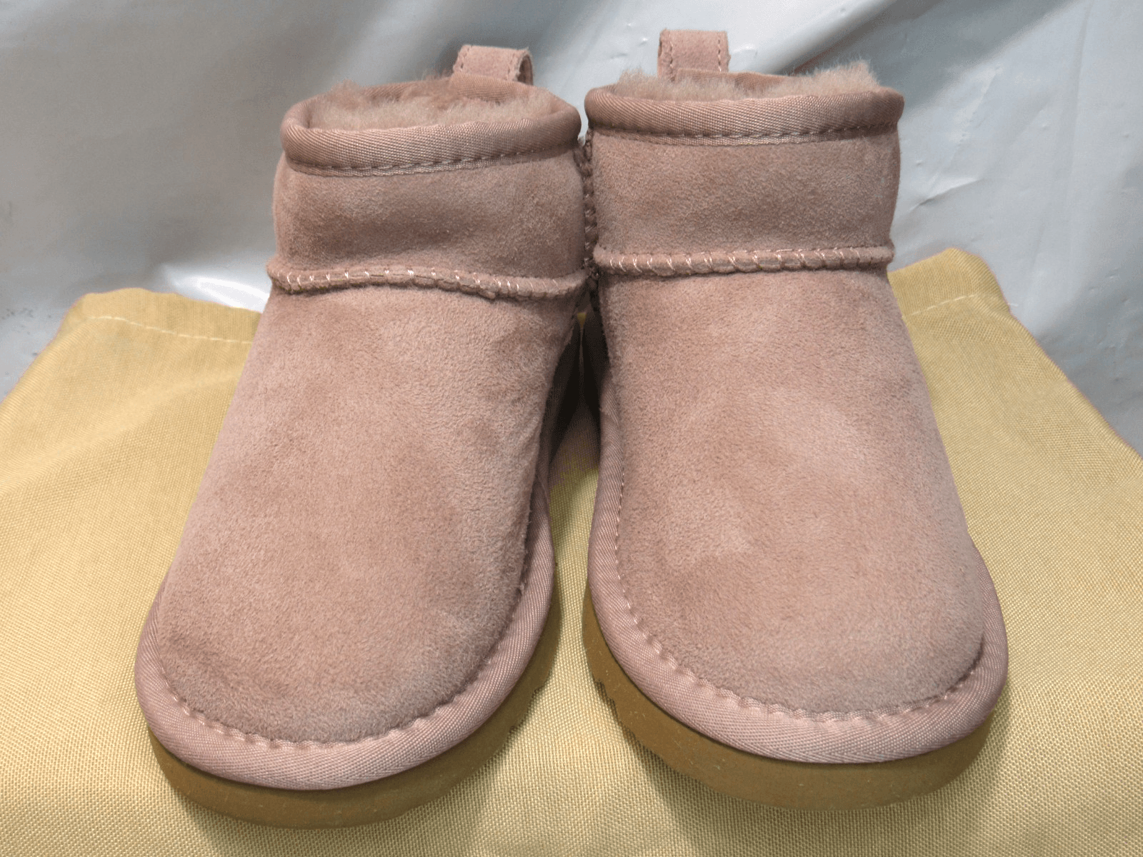 UGG Kids' Classic Ultra Mini Boot Authentic Sz 3 US Blush Pink (J22K) - Thumbnail 3