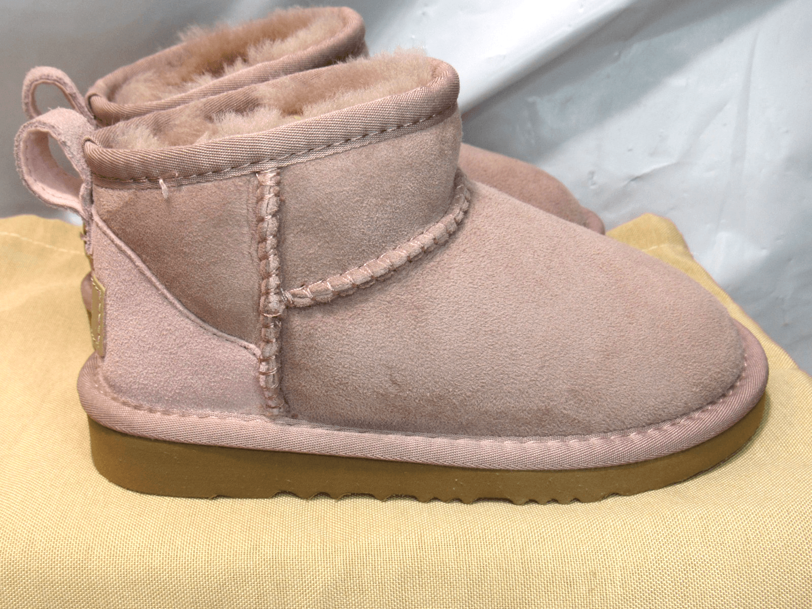 UGG Kids' Classic Ultra Mini Boot Authentic Sz 3 US Blush Pink (J22K) - Thumbnail 4