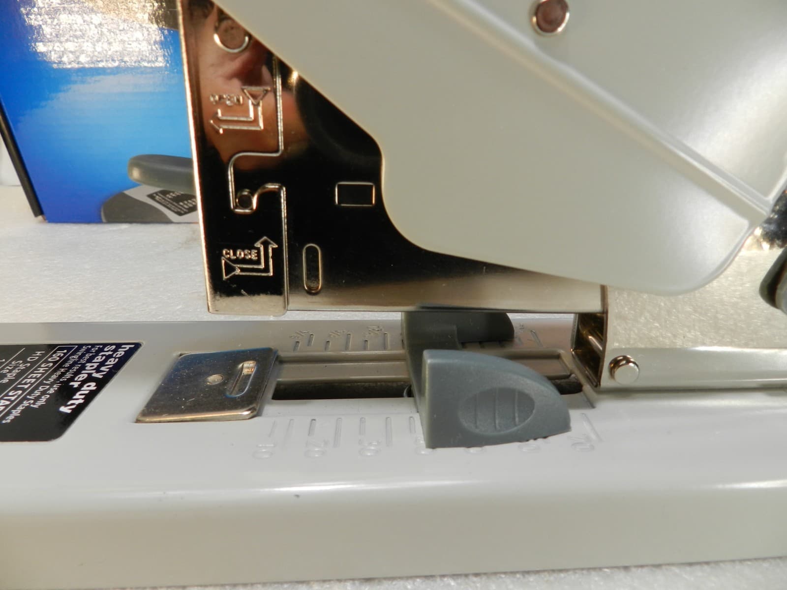 Swingline Heavy Duty Stapler 160 Sheet Capacity Jam Clearing Mechanism (Y49K) - Thumbnail 2