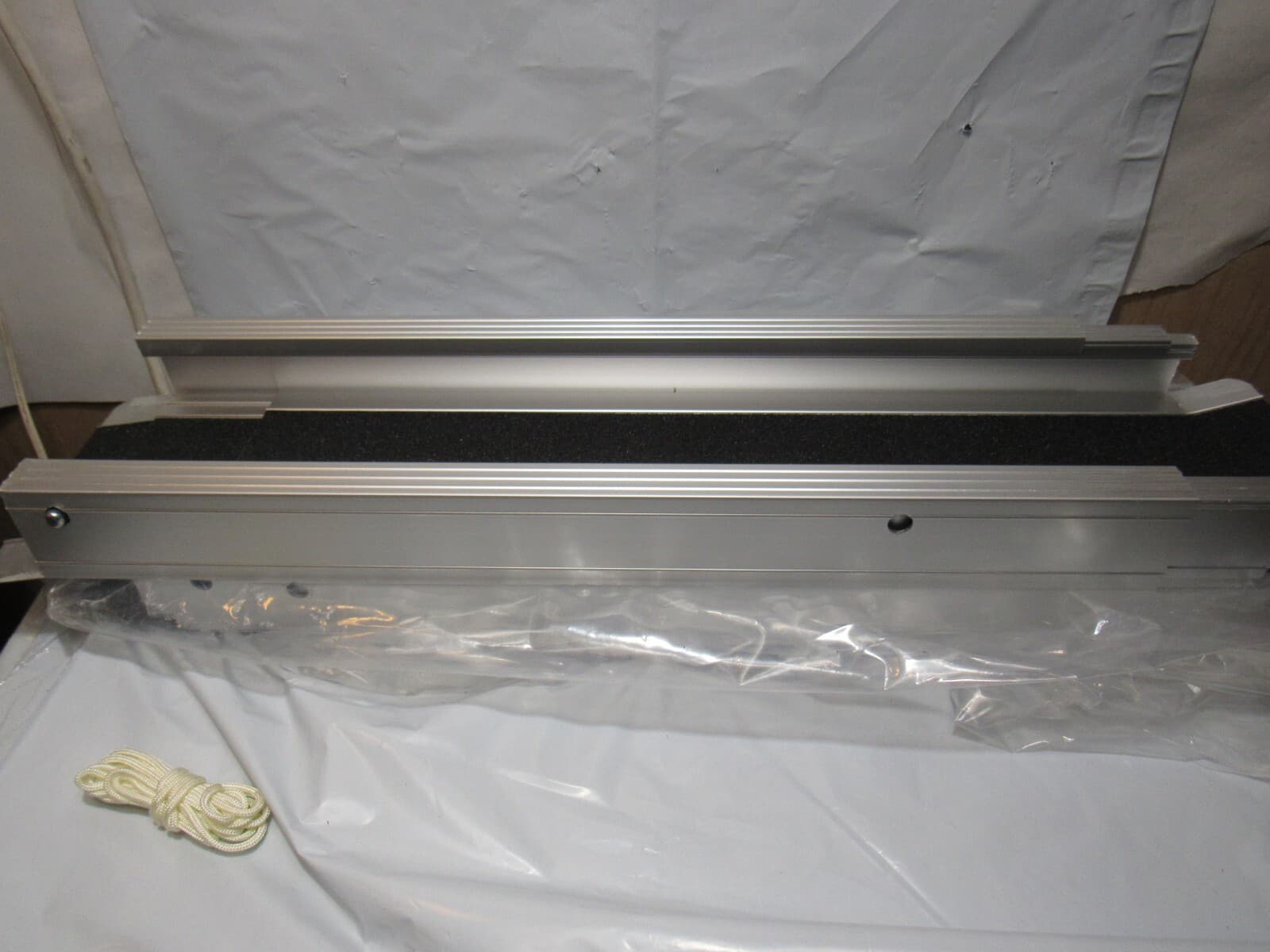 Portable Wheelchair Ramps 600 lb Capacity Adjustable up to 4 Feet Long (O12M) - Thumbnail 7