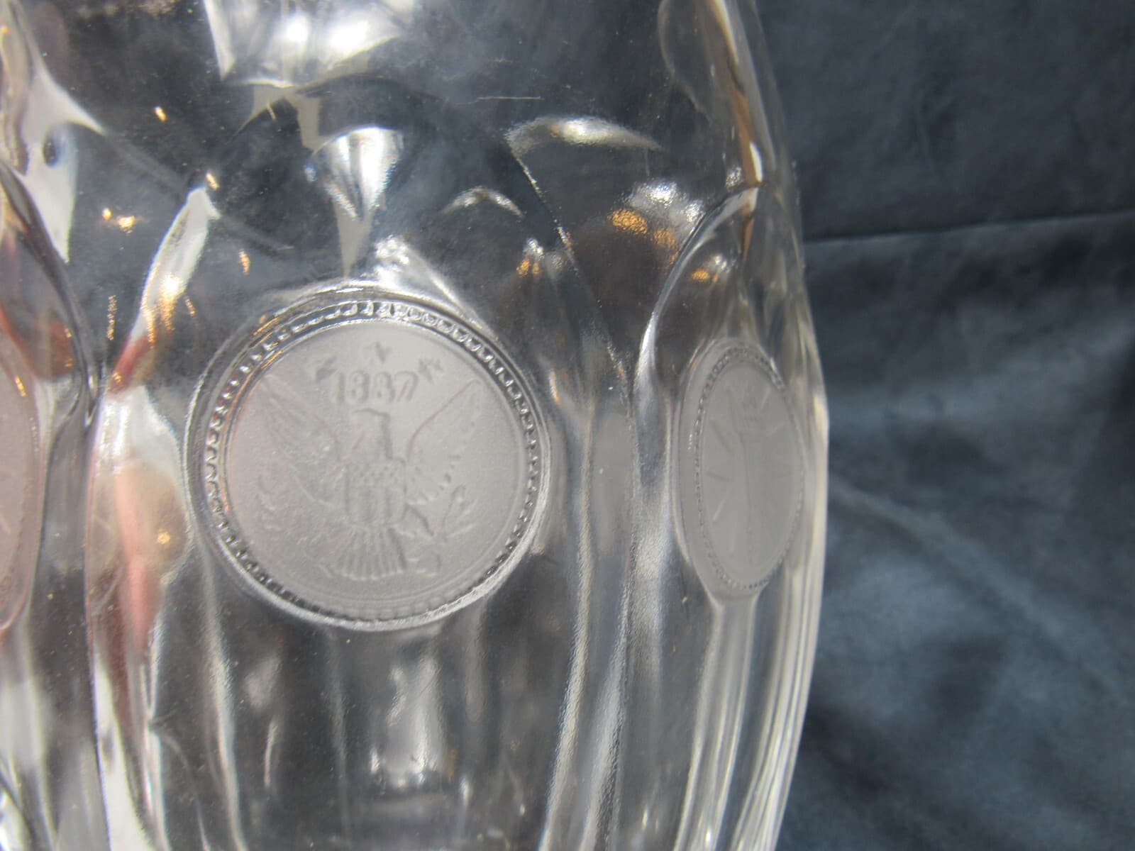 Vintage Fostoria Frosted Coin Clear Glass Pitcher 32oz Eagle & Torch Coins (O11M - Thumbnail 2