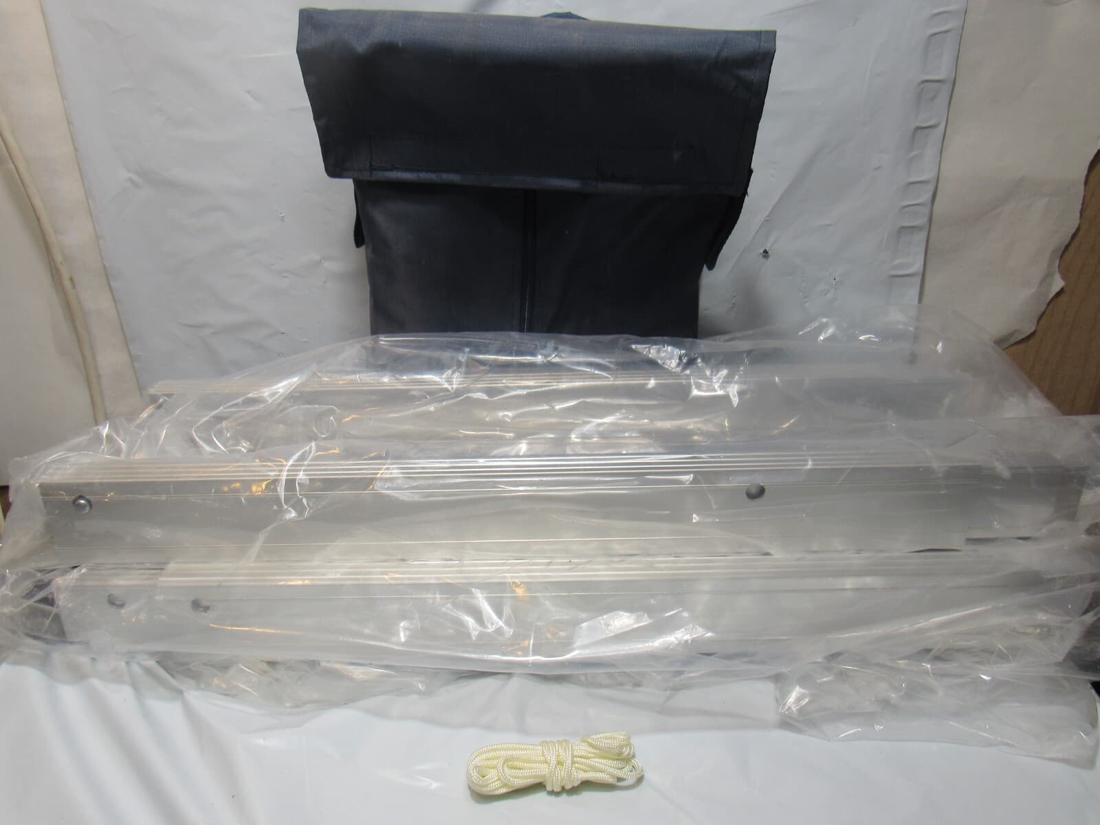 Portable Wheelchair Ramps 600 lb Capacity Adjustable up to 4 Feet Long (O12M) - Thumbnail 9