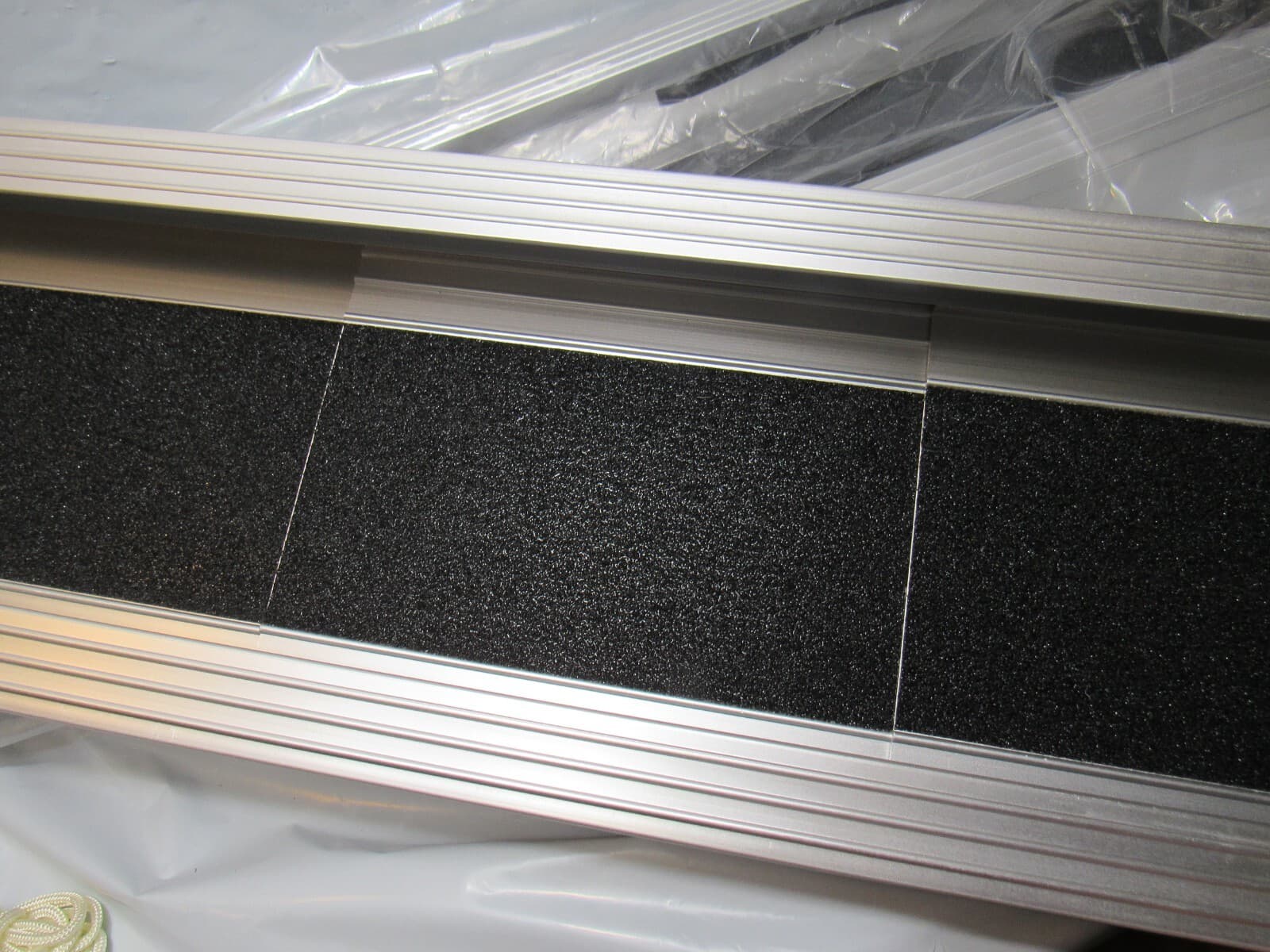 Portable Wheelchair Ramps 600 lb Capacity Adjustable up to 4 Feet Long (O12M) - Thumbnail 6