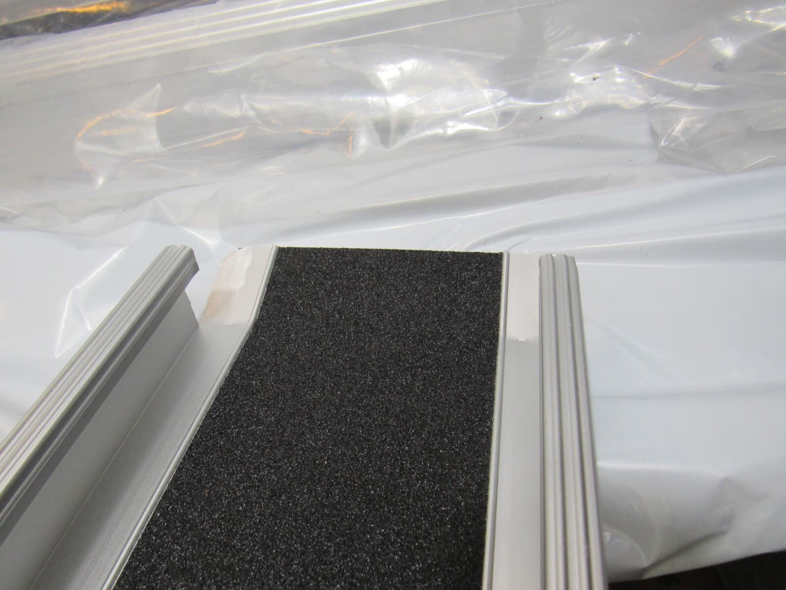Portable Wheelchair Ramps 600 lb Capacity Adjustable up to 4 Feet Long (O12M) - Thumbnail 8