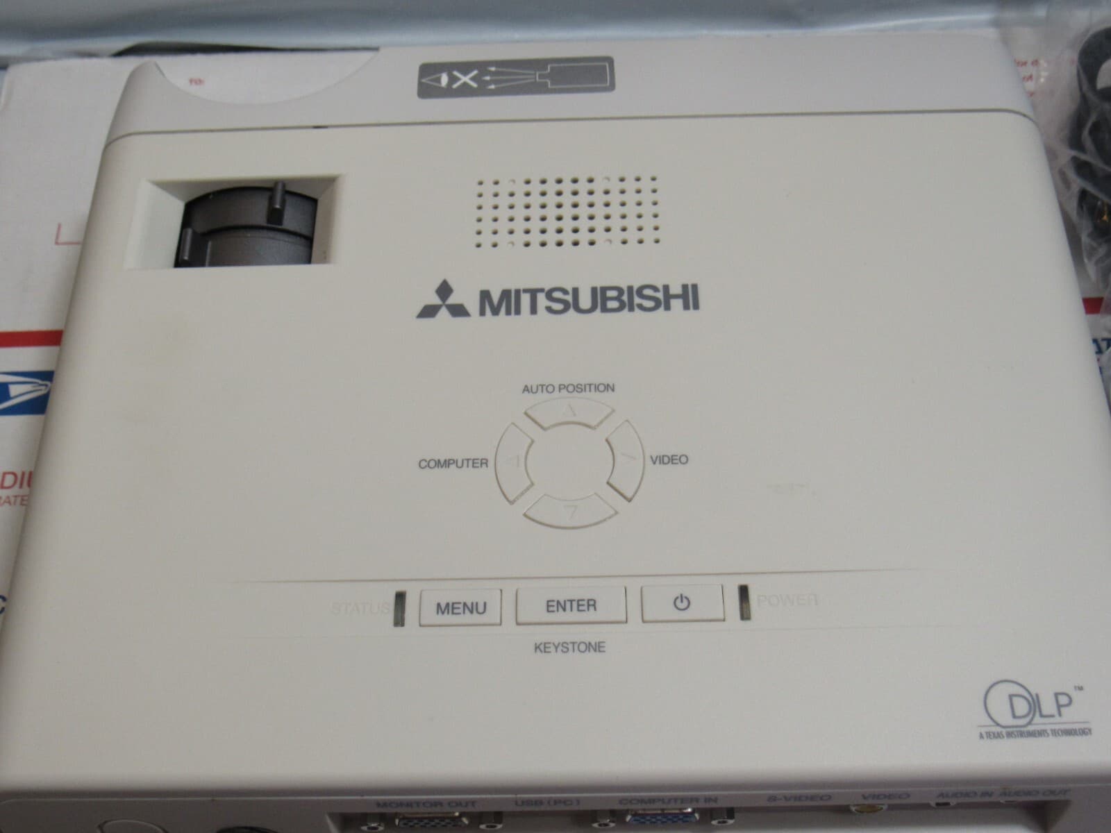 Mitsubishi Keystone 2500 Lumens DLP 1024x768 Projector (L30J) - Thumbnail 4