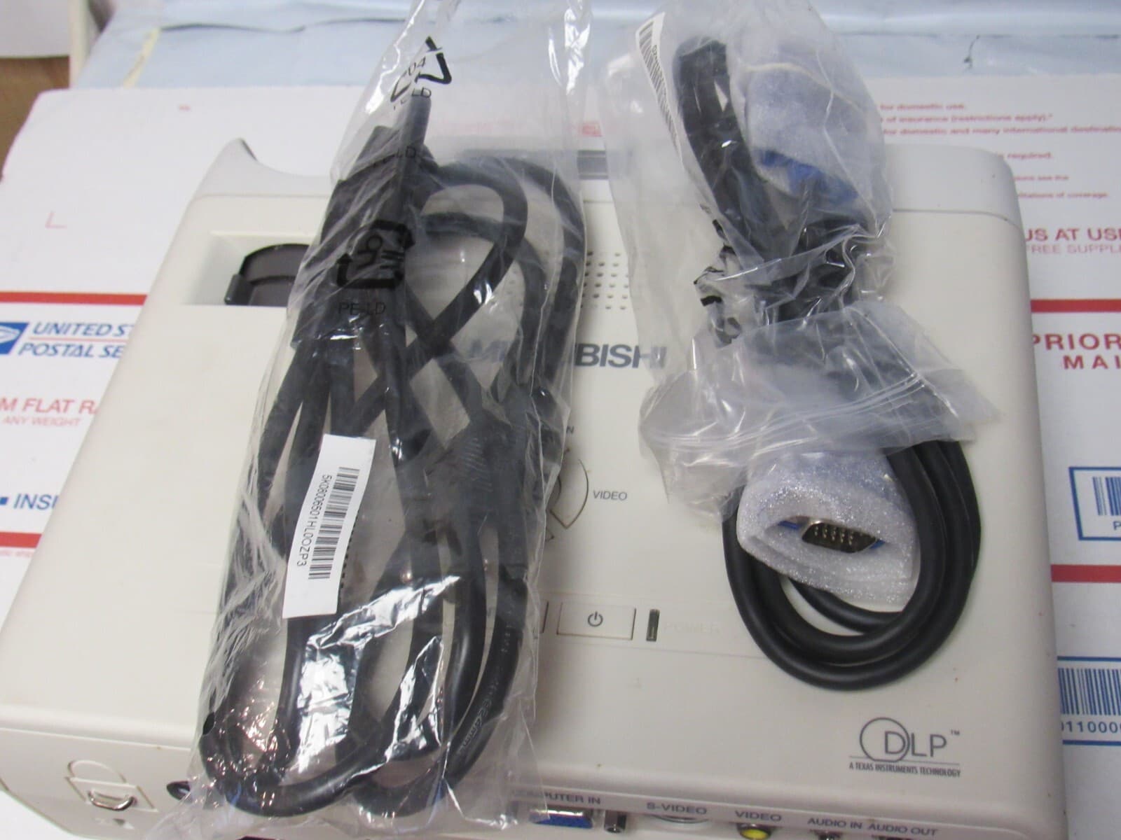Mitsubishi Keystone 2500 Lumens DLP 1024x768 Projector (L30J) - Thumbnail 9