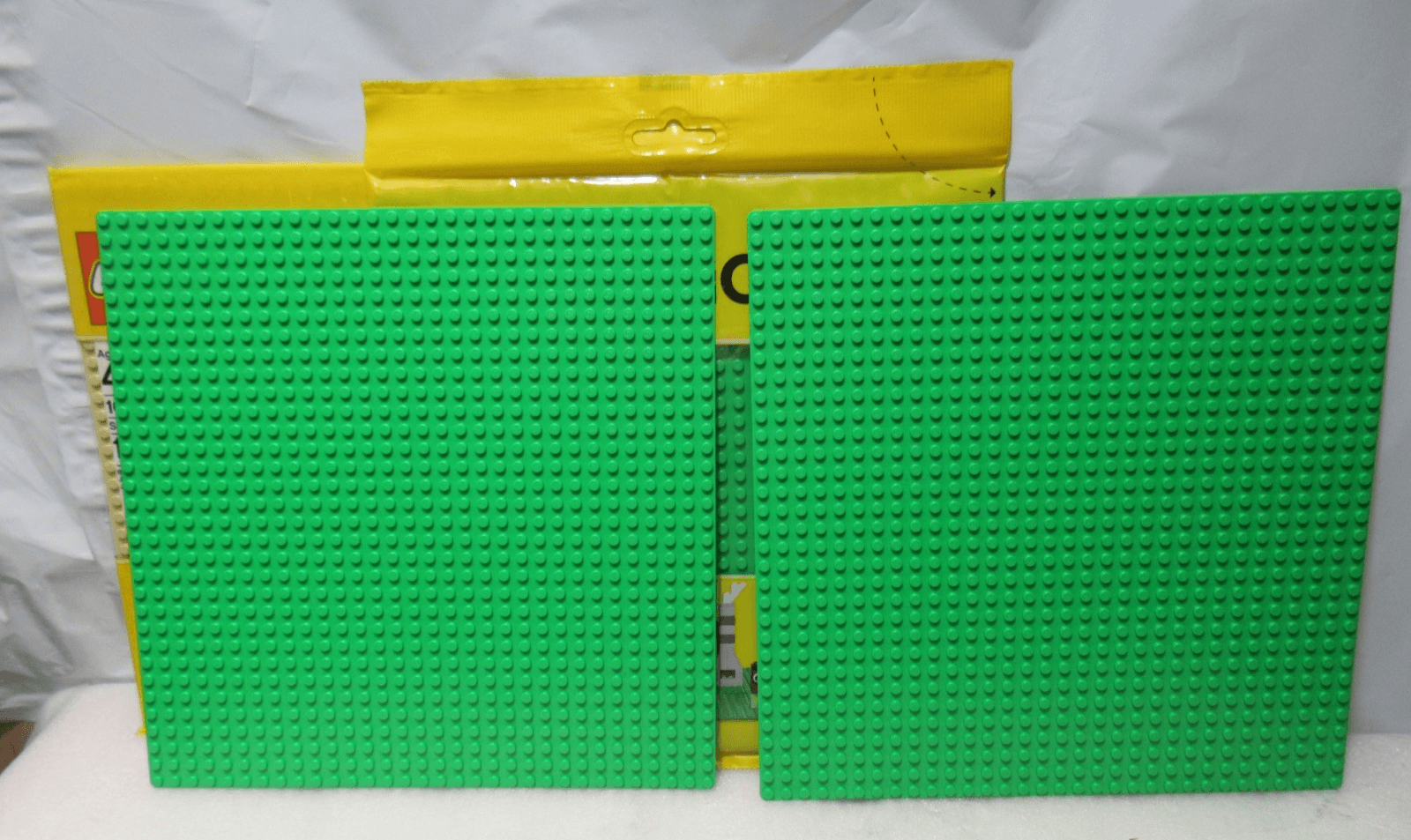 4 LEGO 10699 & 10700 Classic - Sand & Green Baseplates - 32 x 32 (G23J) - Thumbnail 2