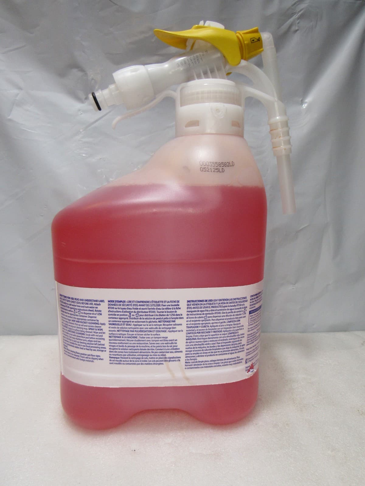 DIVERSEY DVO93063390 Neutral Cleaner, Stride Citrus, 1.32 Gallon, Orange G32K - Thumbnail 3