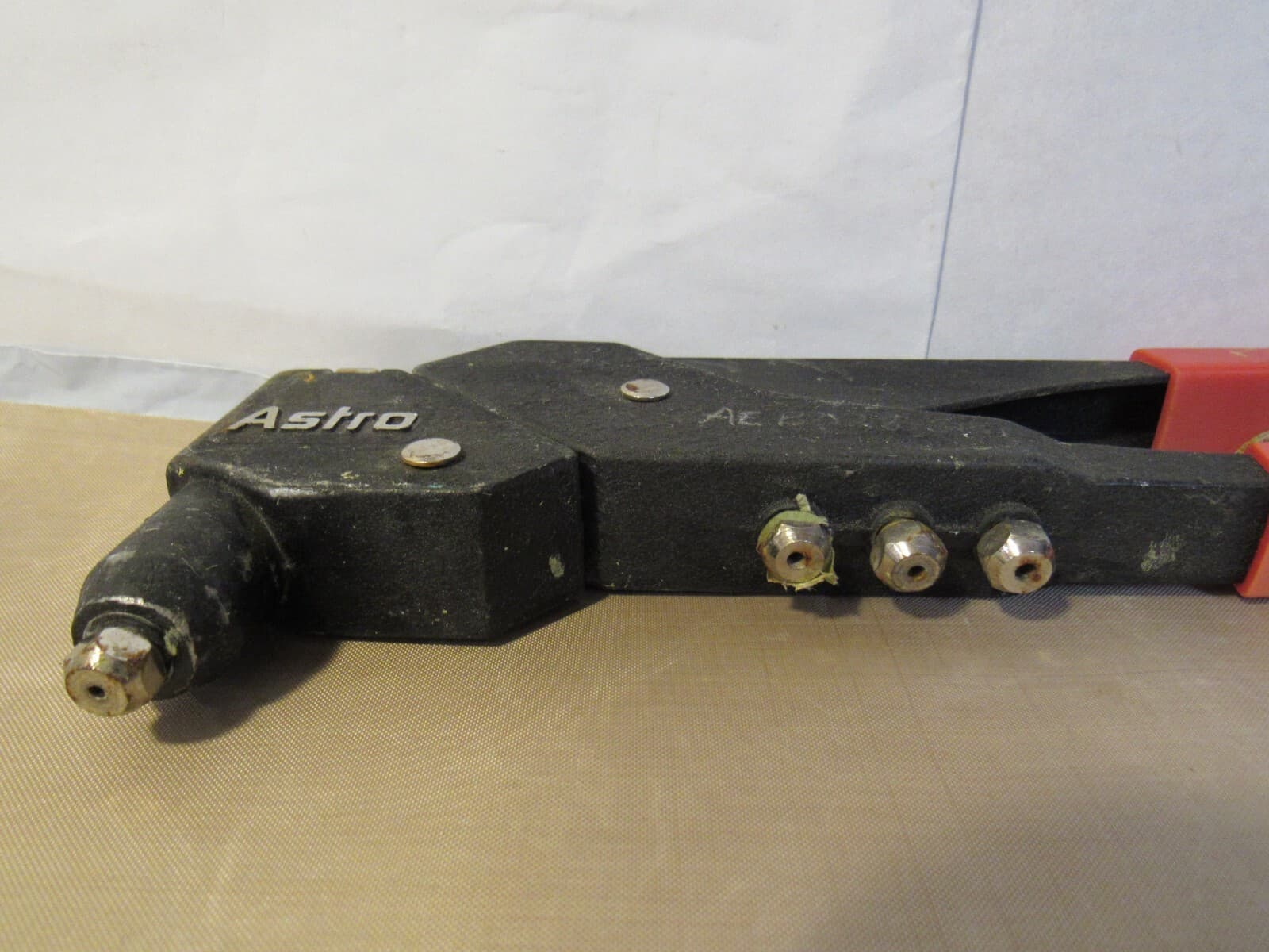 Astro Pneumatic Swivel-Head Hand Riveter w/ 4 Nosepieces W69JK - Thumbnail 2