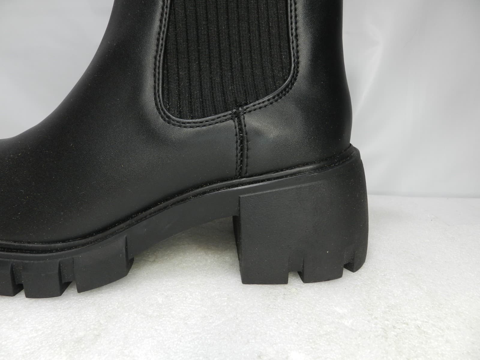 Steve Madden Black Chelsea Chunky Heel Ankle Boots Faux Leather SZ 5.5 (L17K) - Thumbnail 3