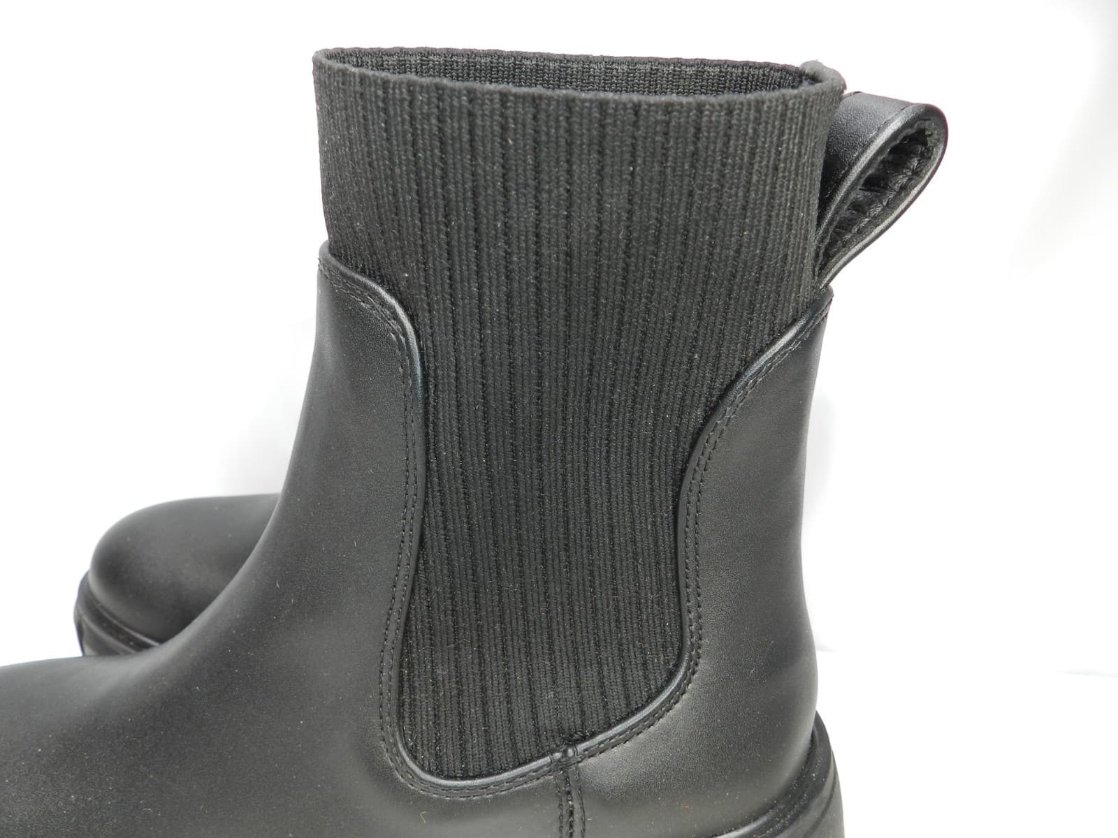 Steve Madden Black Chelsea Chunky Heel Ankle Boots Faux Leather SZ 5.5 (L17K) - Thumbnail 4