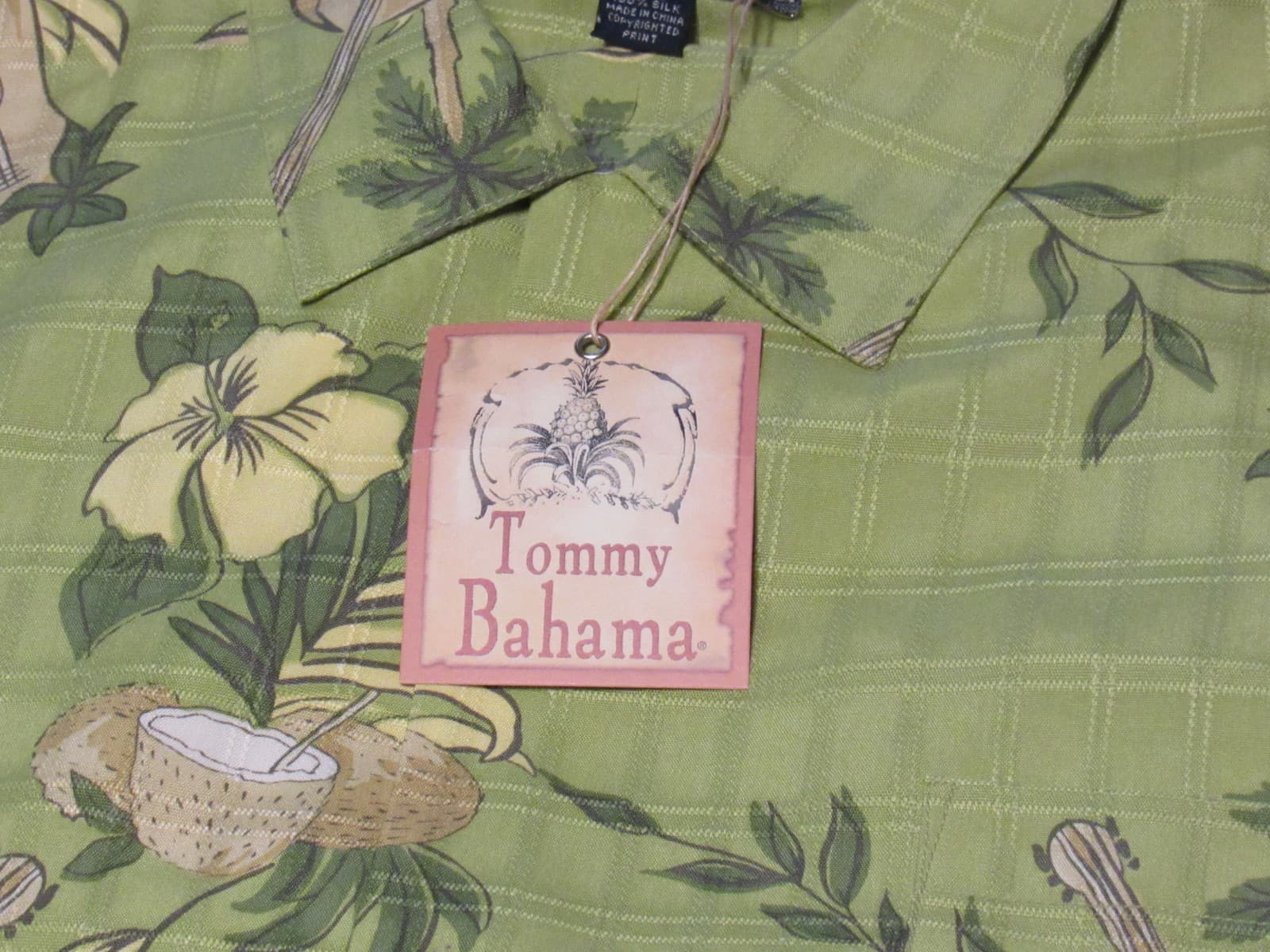 Tommy Bahama Wanna Be Loved By U Camp Vacation Hawaiian Shirt 2XL XXL (W69J) - Thumbnail 4