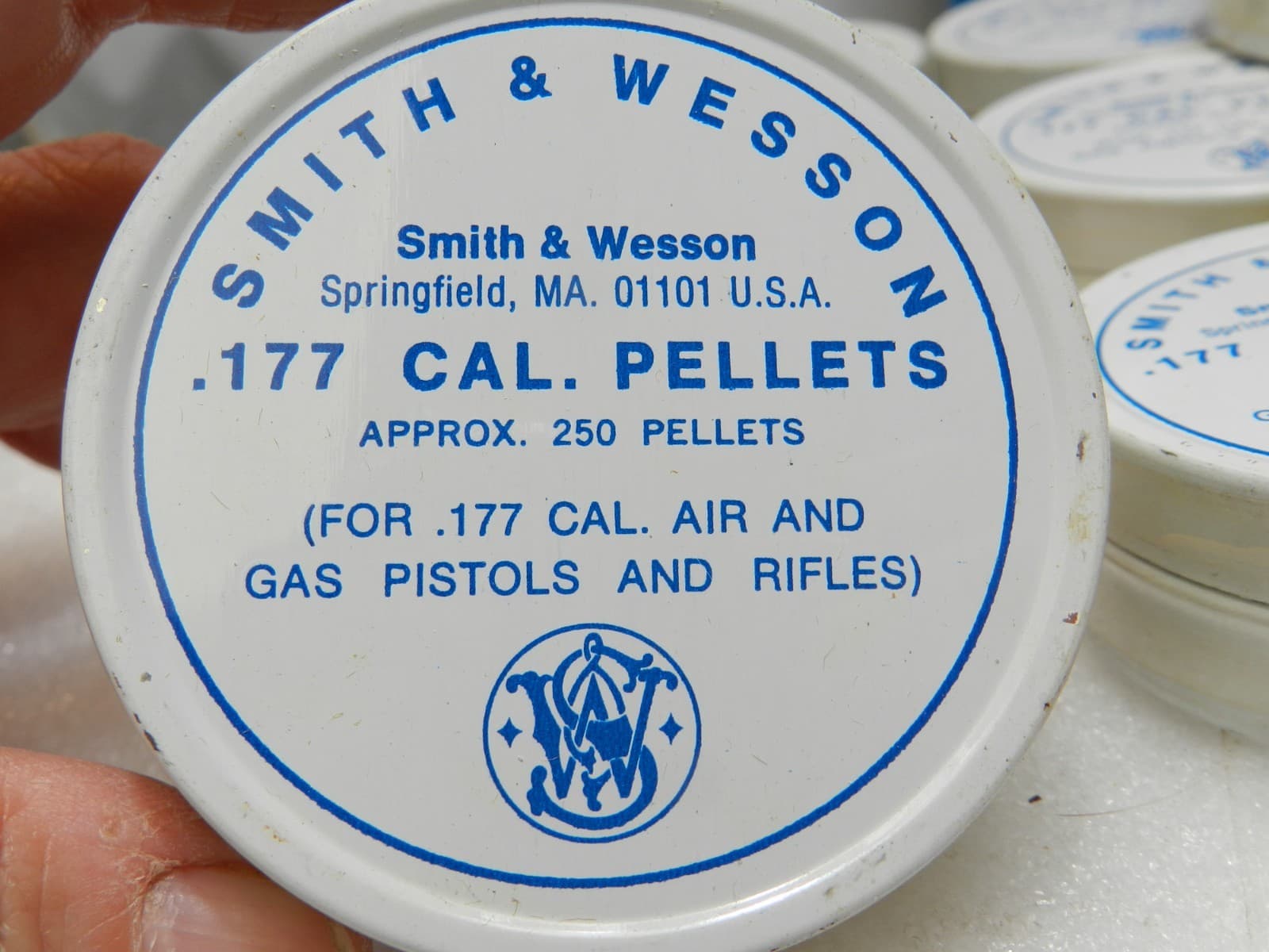 Vintage Smith Wesson .177 Pellets Air & Gas Pistols Store Display w 10 Tins G43S - Thumbnail 2