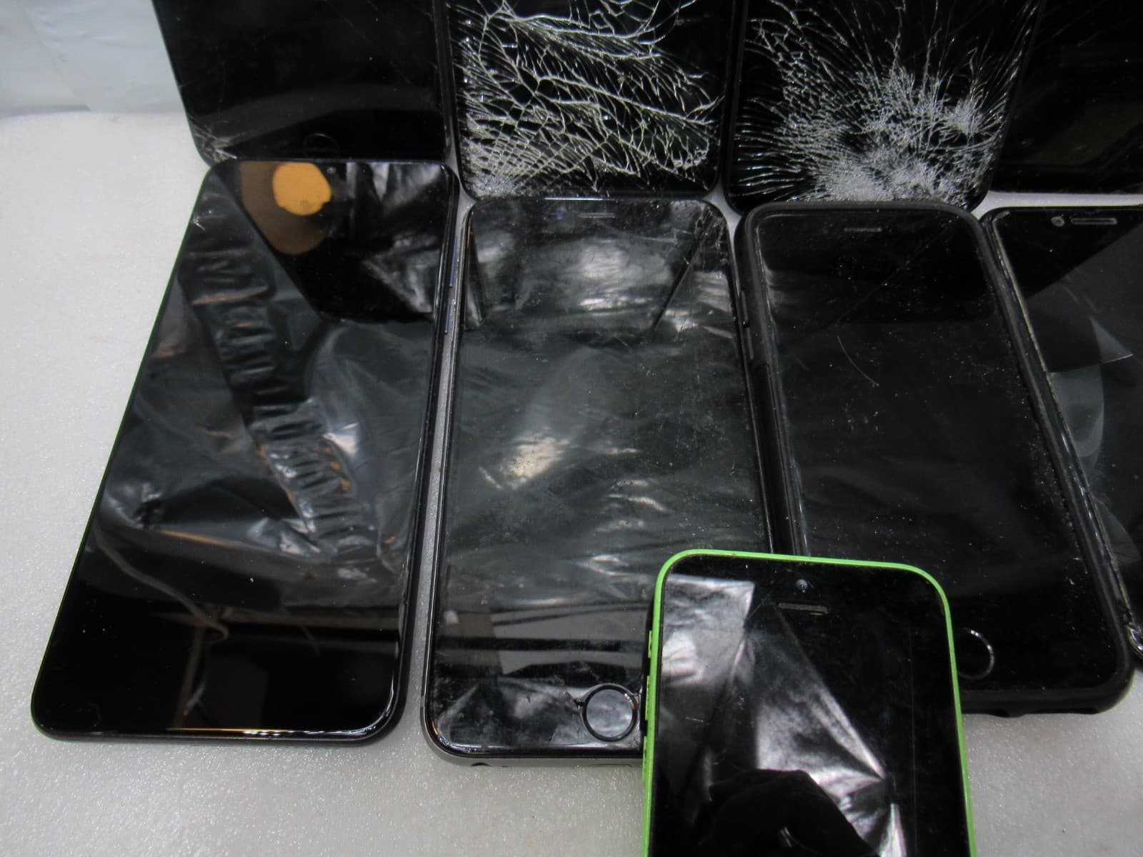 Lot of 9 Apple iPhones / Samsung/Motorola– Mixed Models For Parts or Repair J53K - Thumbnail 4