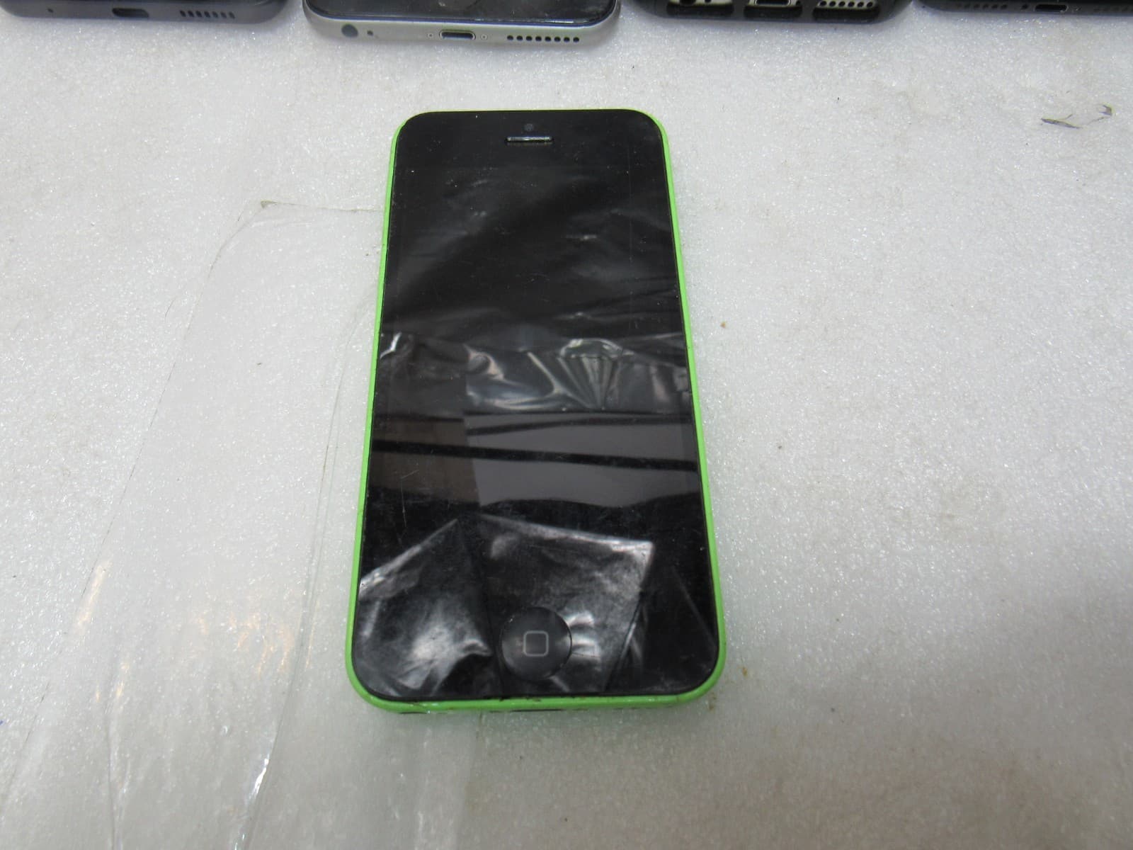 Lot of 9 Apple iPhones / Samsung/Motorola– Mixed Models For Parts or Repair J53K - Thumbnail 6
