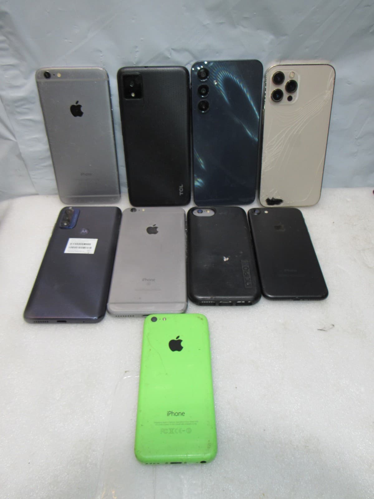 Lot of 9 Apple iPhones / Samsung/Motorola– Mixed Models For Parts or Repair J53K - Thumbnail 7