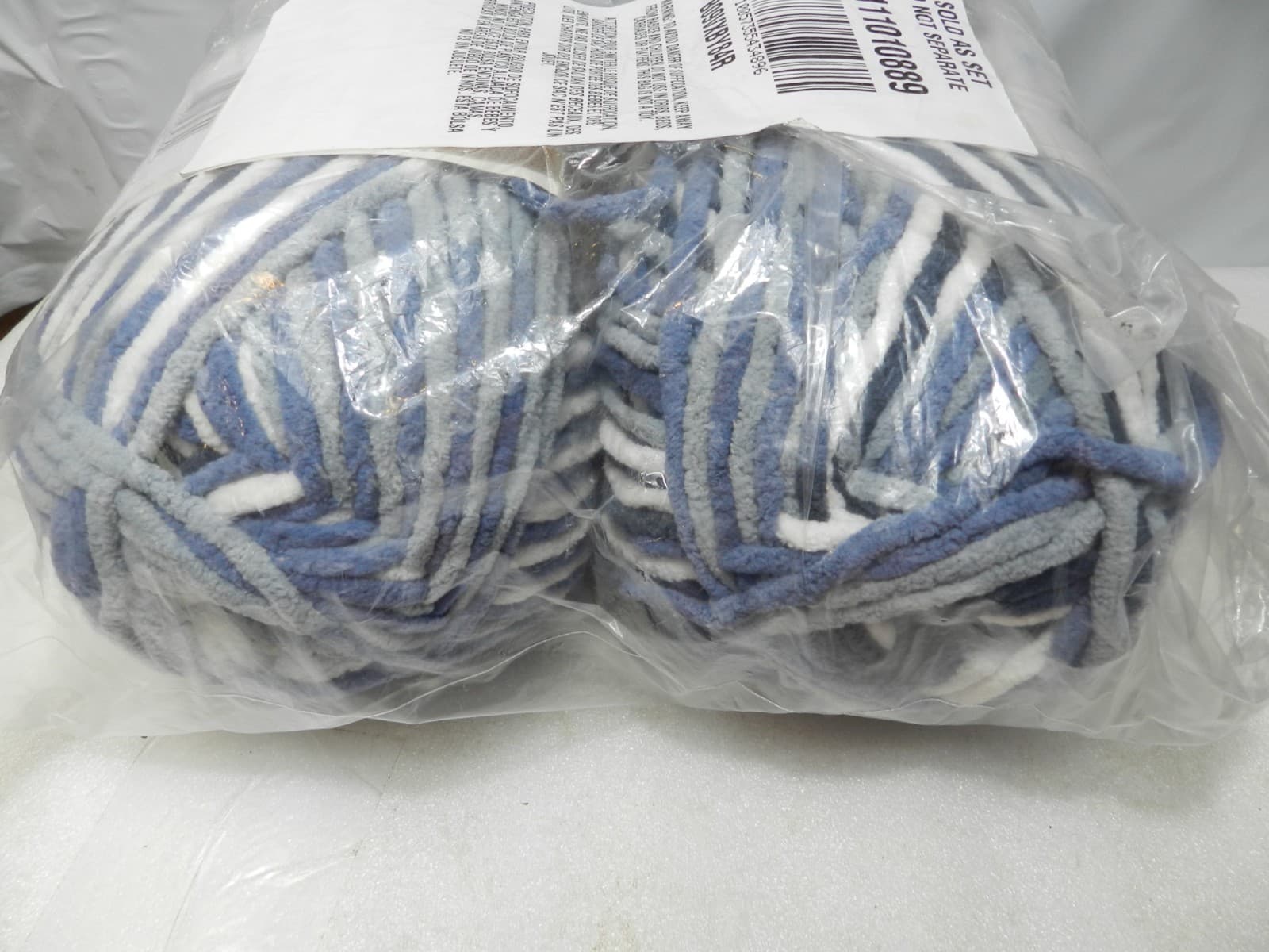 2 Bernat Blanket #6 Super Bulky Polyester Yarn Faded Blues 10.5oz/300g Each L30K - Thumbnail 8