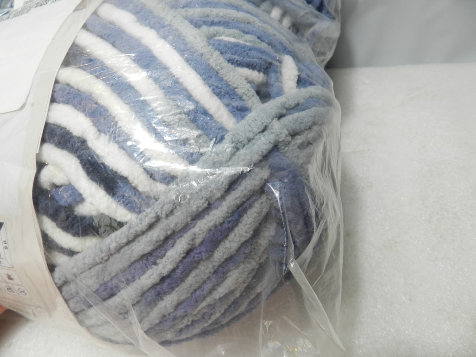 2 Bernat Blanket #6 Super Bulky Polyester Yarn Faded Blues 10.5oz/300g Each L30K - Thumbnail 7