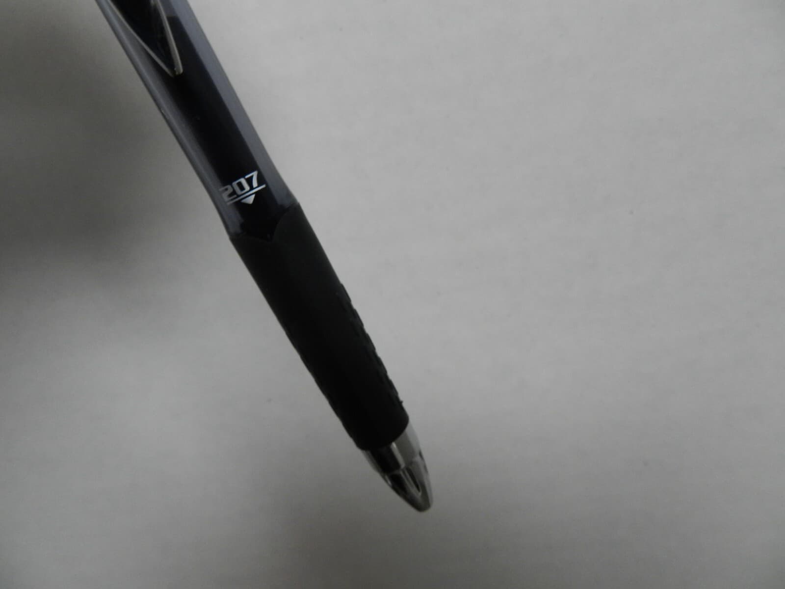 uni-ball 207 Retractable Gel Pen, 0.7 mm Medium Tip, Black, Pack of 36 C5K - Thumbnail 6