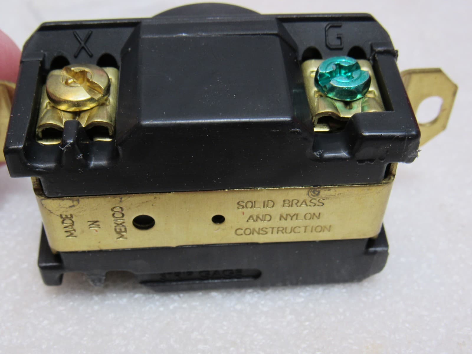 Legrand / Pass & Seymour L630 L6-30-R Turnlok Receptacle 30A 250V 2P 3W (C79M) - Thumbnail 3