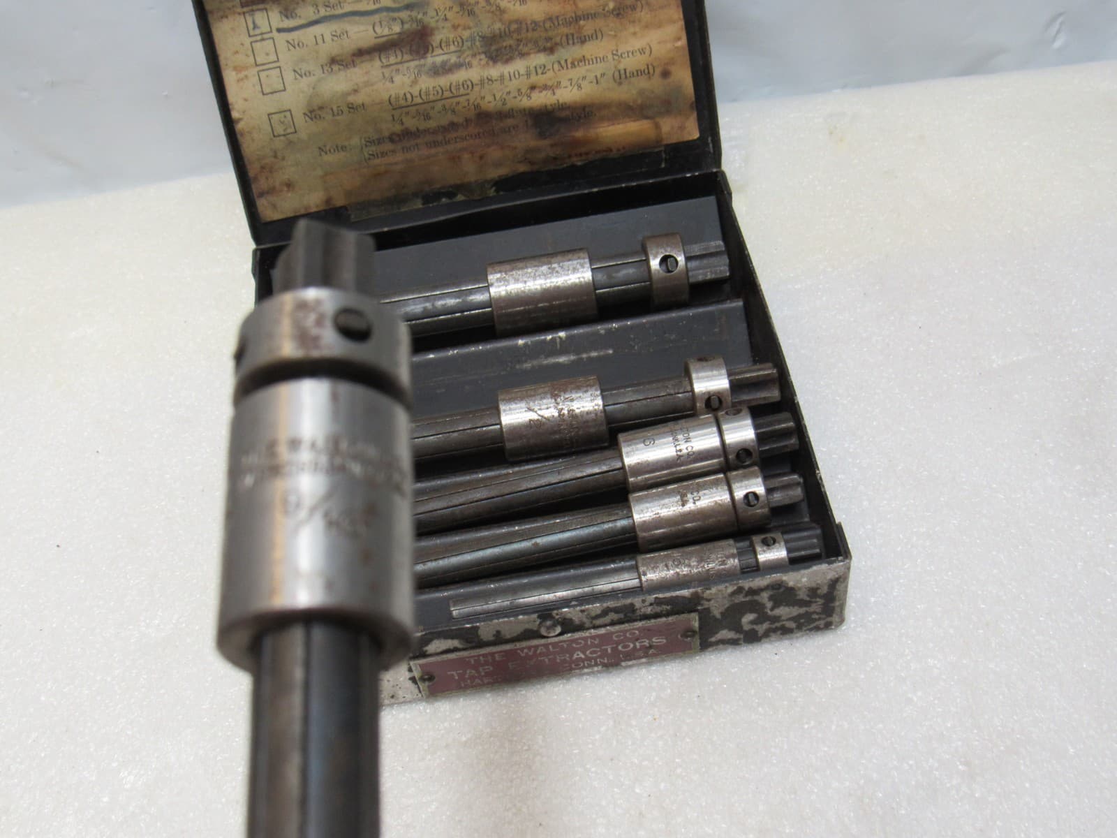 Vintage The Walton Co Tap Extractors Set of 6 in Original Metal Storage Case - Thumbnail 5