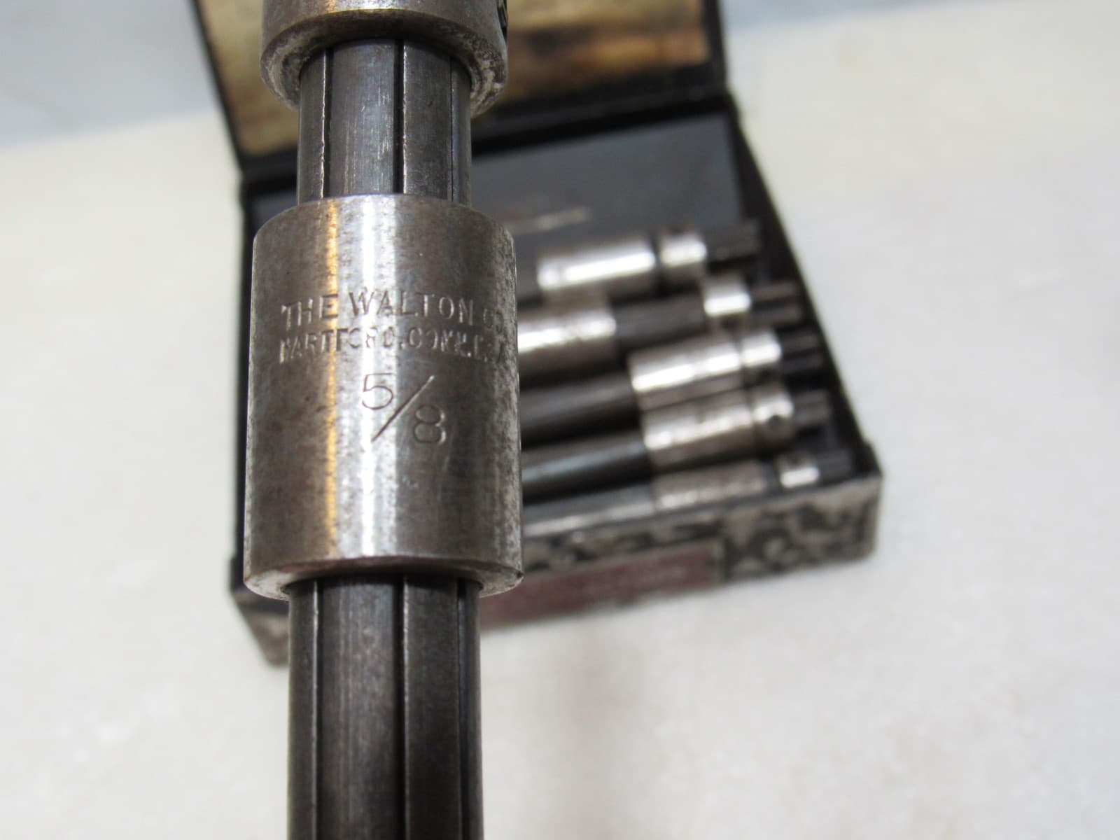 Vintage The Walton Co Tap Extractors Set of 6 in Original Metal Storage Case - Thumbnail 4