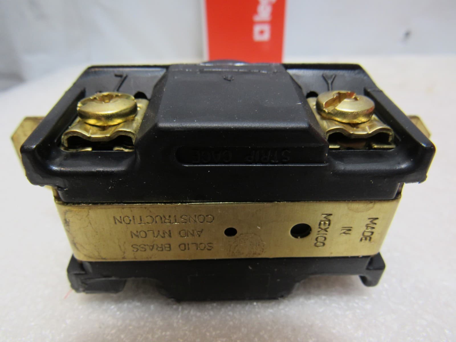 Pass & Seymour L1530-R Turnlok Receptacle 30 Amp 250V 3P 4W NEMA L15-30R C78M - Thumbnail 4