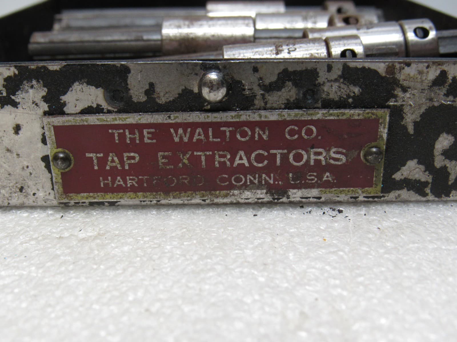 Vintage The Walton Co Tap Extractors Set of 6 in Original Metal Storage Case - Thumbnail 7