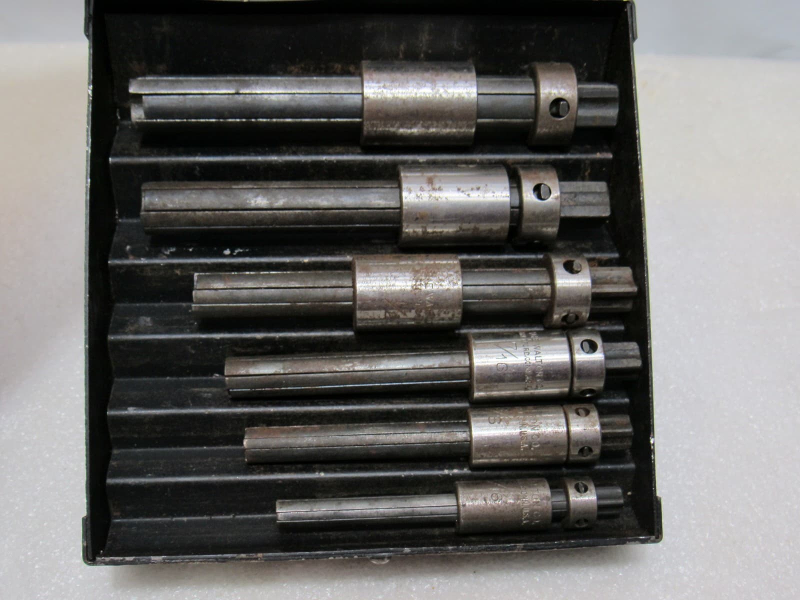 Vintage The Walton Co Tap Extractors Set of 6 in Original Metal Storage Case - Thumbnail 3