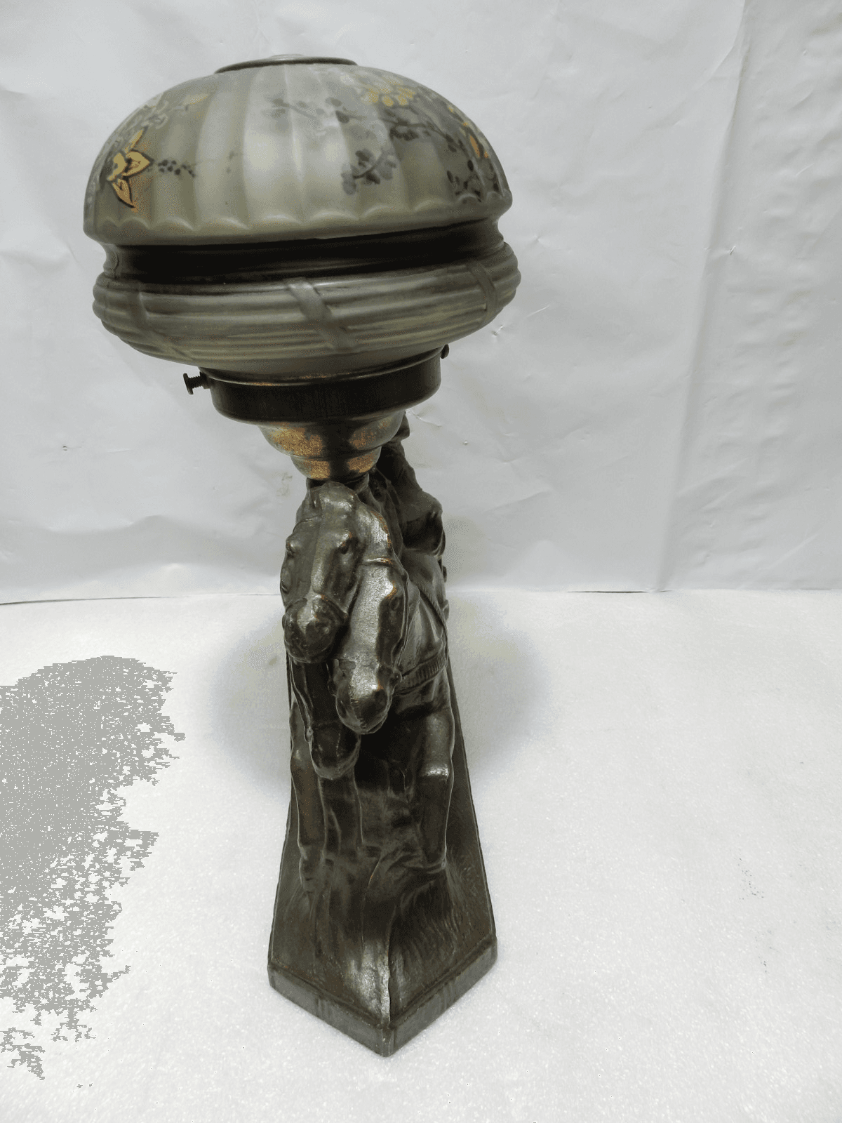 VTG Spelter Figural Roman Soldier Chariot Horses Lamp w/ Globe Not Wired (Z73S) - Thumbnail 6