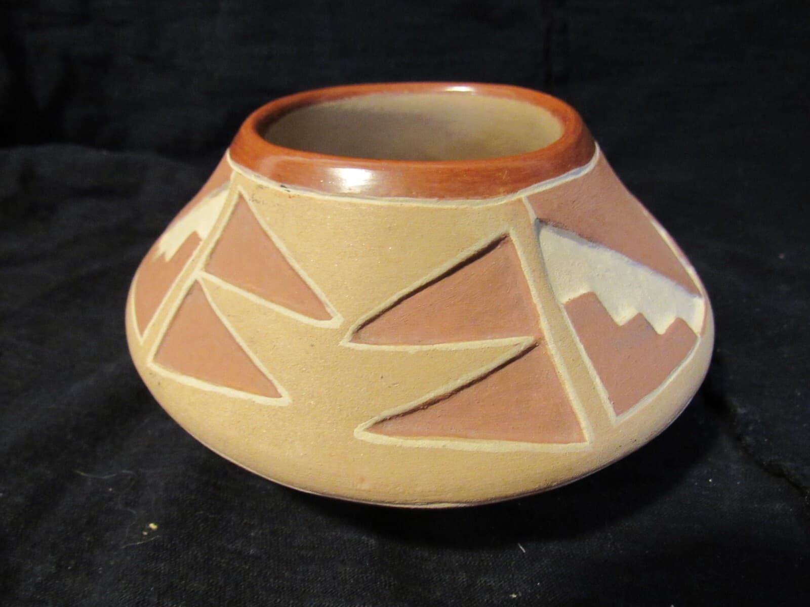 Pueblo Carved Etched Clay Pottery Vase New Mexico W82S - Thumbnail 3